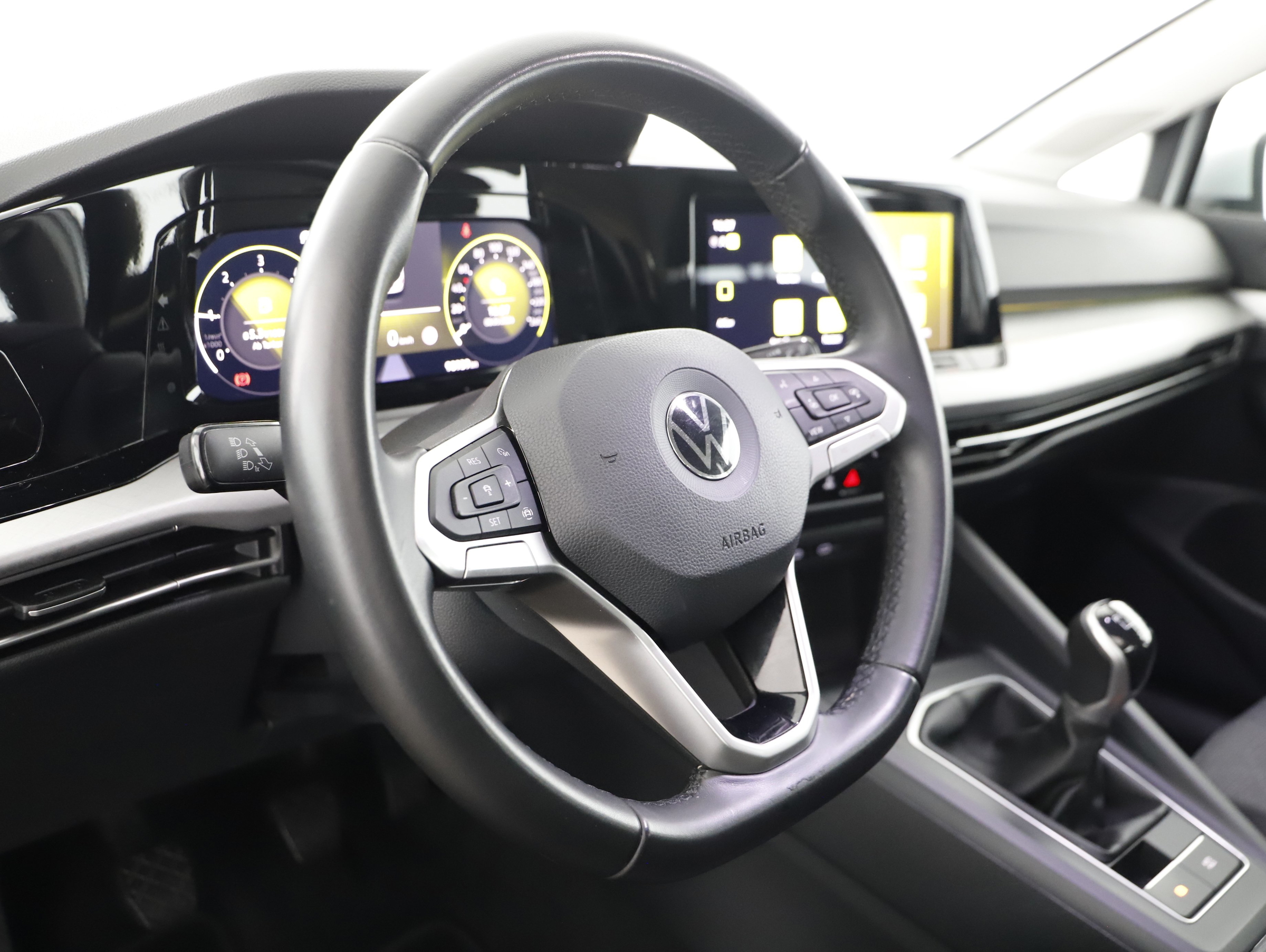 VW Golf VIII 2.0 TDI Life | Bild 9 von 20