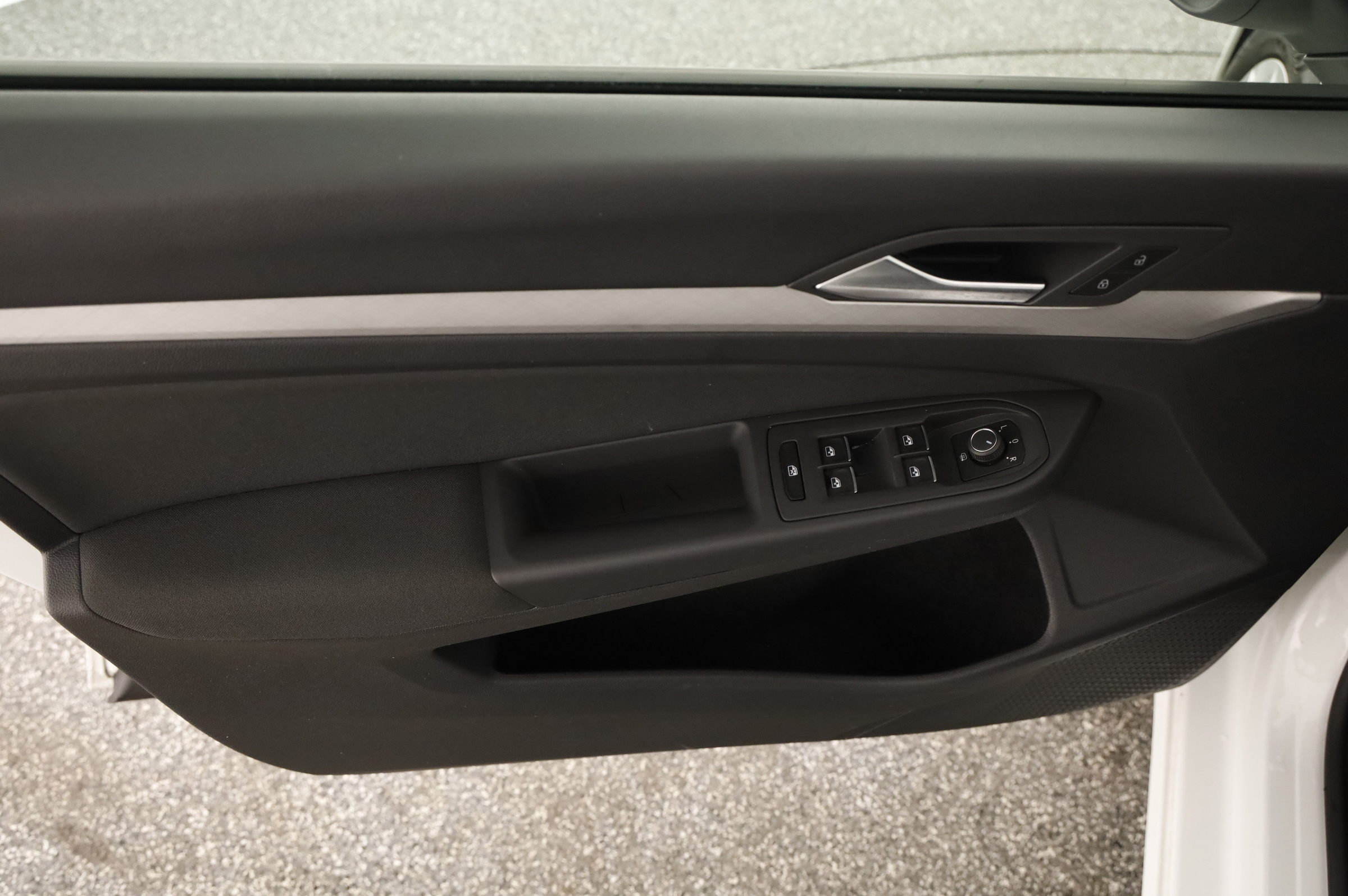 VW Golf VIII 2.0 TDI Life | Bild 11 von 30