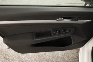 VW Golf VIII 2.0 TDI Life | Thumbnail 11 von 30