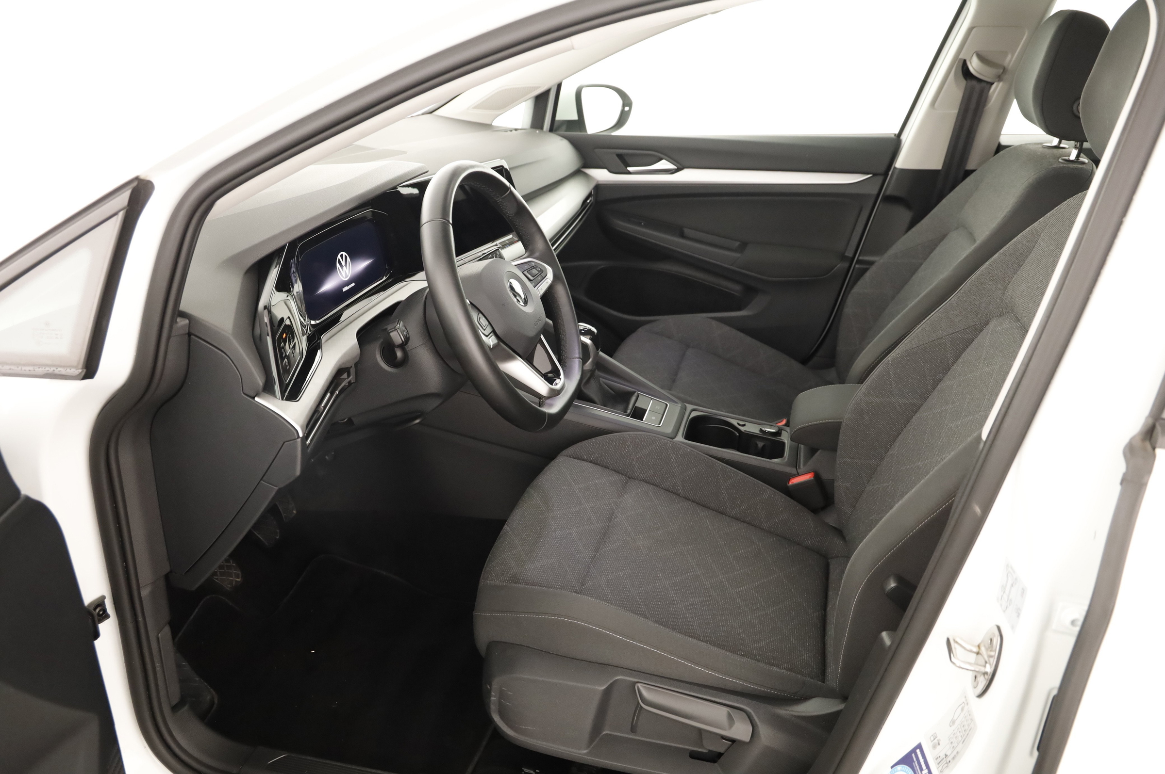 VW Golf VIII 2.0 TDI Life | Bild 14 von 30