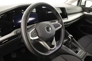 VW Golf VIII 2.0 TDI Life | Thumbnail 17 von 30