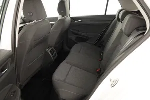 VW Golf VIII 2.0 TDI Life | Thumbnail 25 von 30