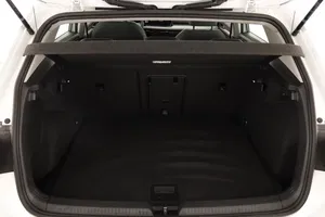 VW Golf VIII 2.0 TDI Life | Thumbnail 26 von 30