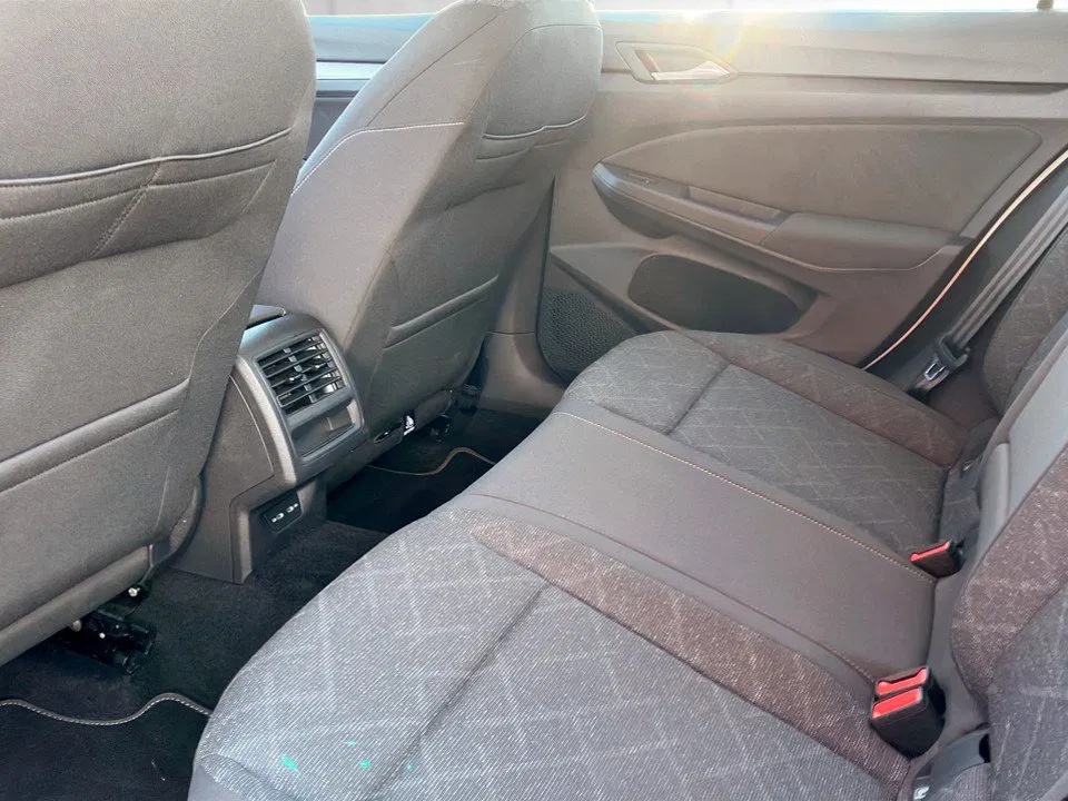 VW Golf VIII Var. 2.0 TDI Life DSG | Bild 19 von 21