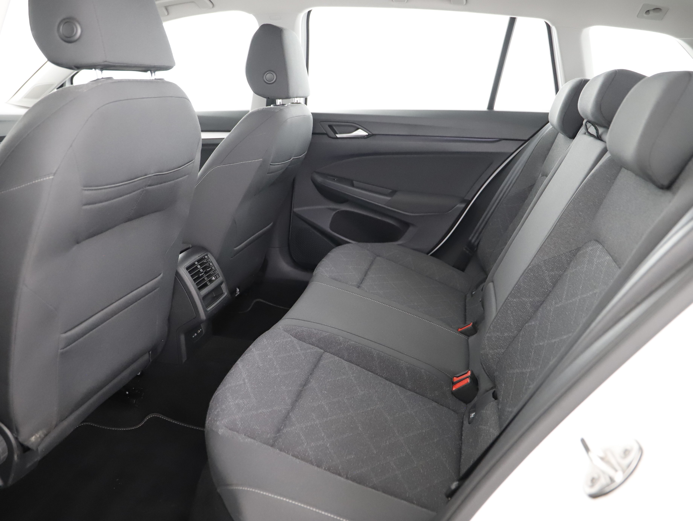 VW Golf VIII Var. 2.0 TDI Life DSG | Bild 19 von 19