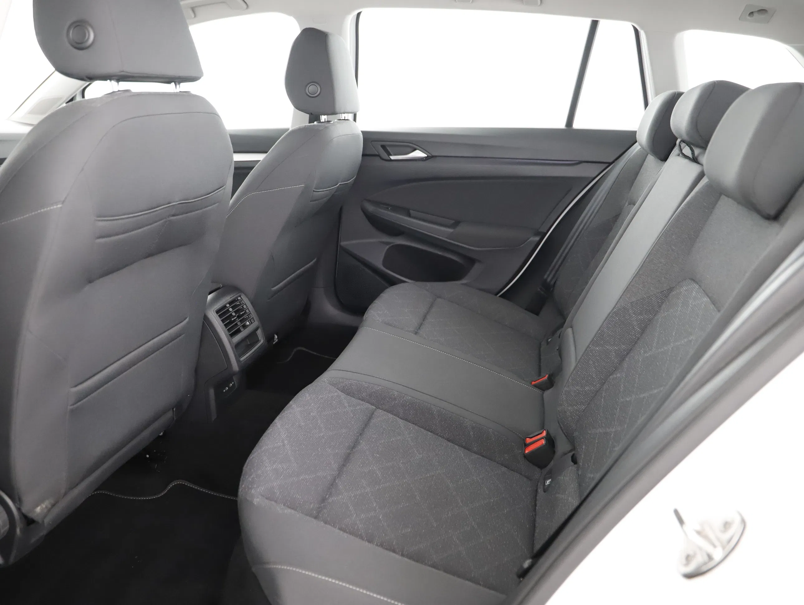 VW Golf VIII Var. 2.0 TDI Life DSG | Bild 19 von 19