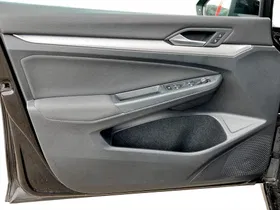 VW Golf VIII Var. 2.0 TDI Life DSG | Thumbnail 22 von 24