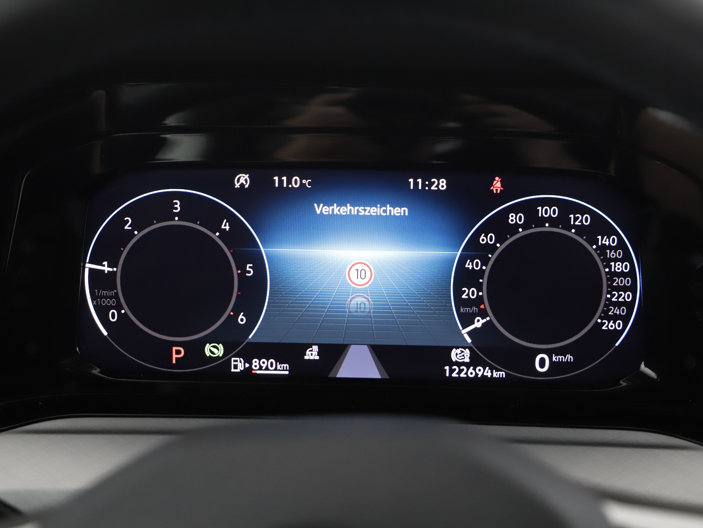 VW Golf VIII Variant 2.0 TDI Life | Bild 16 von 31