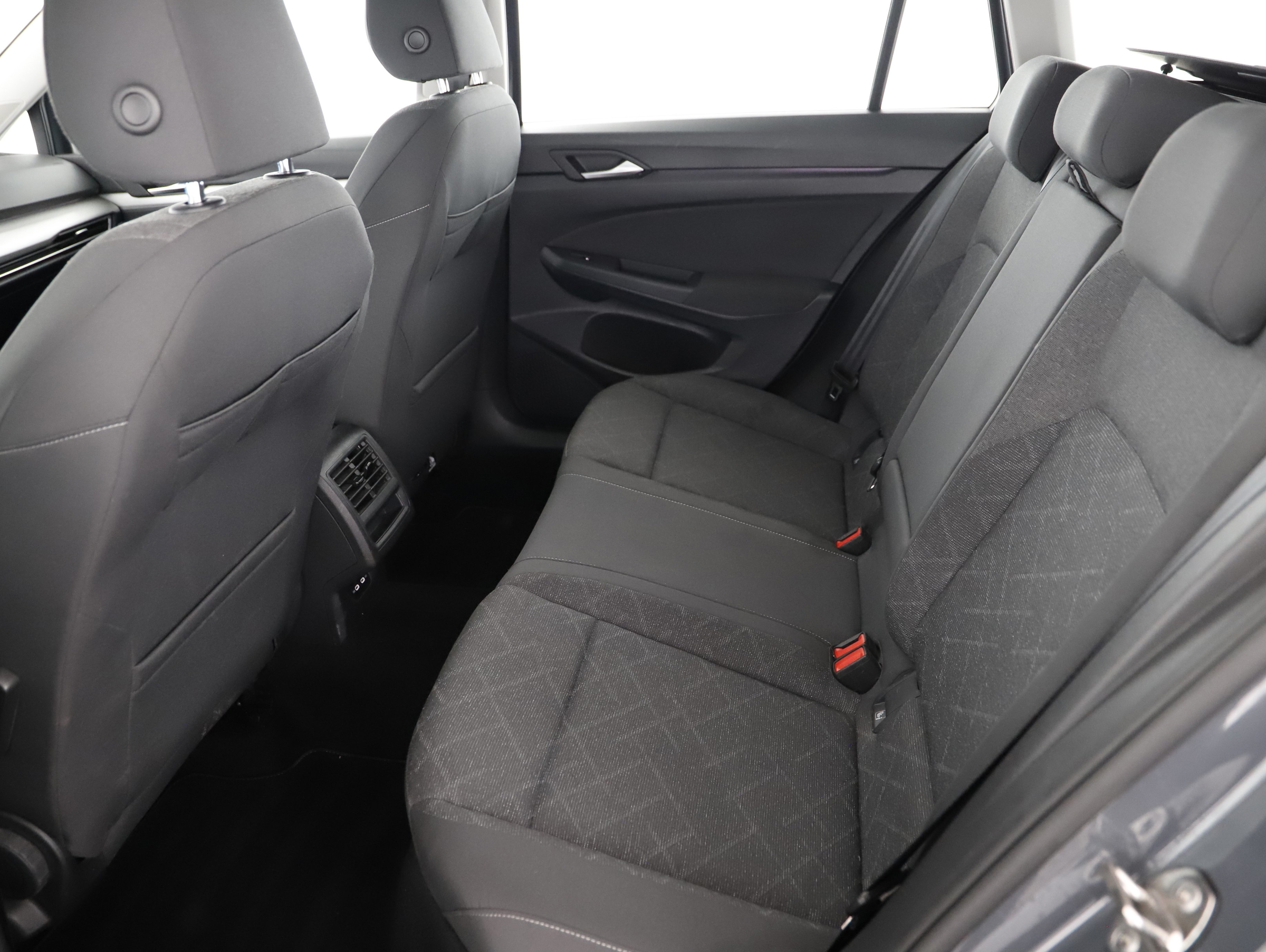 VW Golf VIII Variant 2.0 TDI Life | Bild 25 von 31