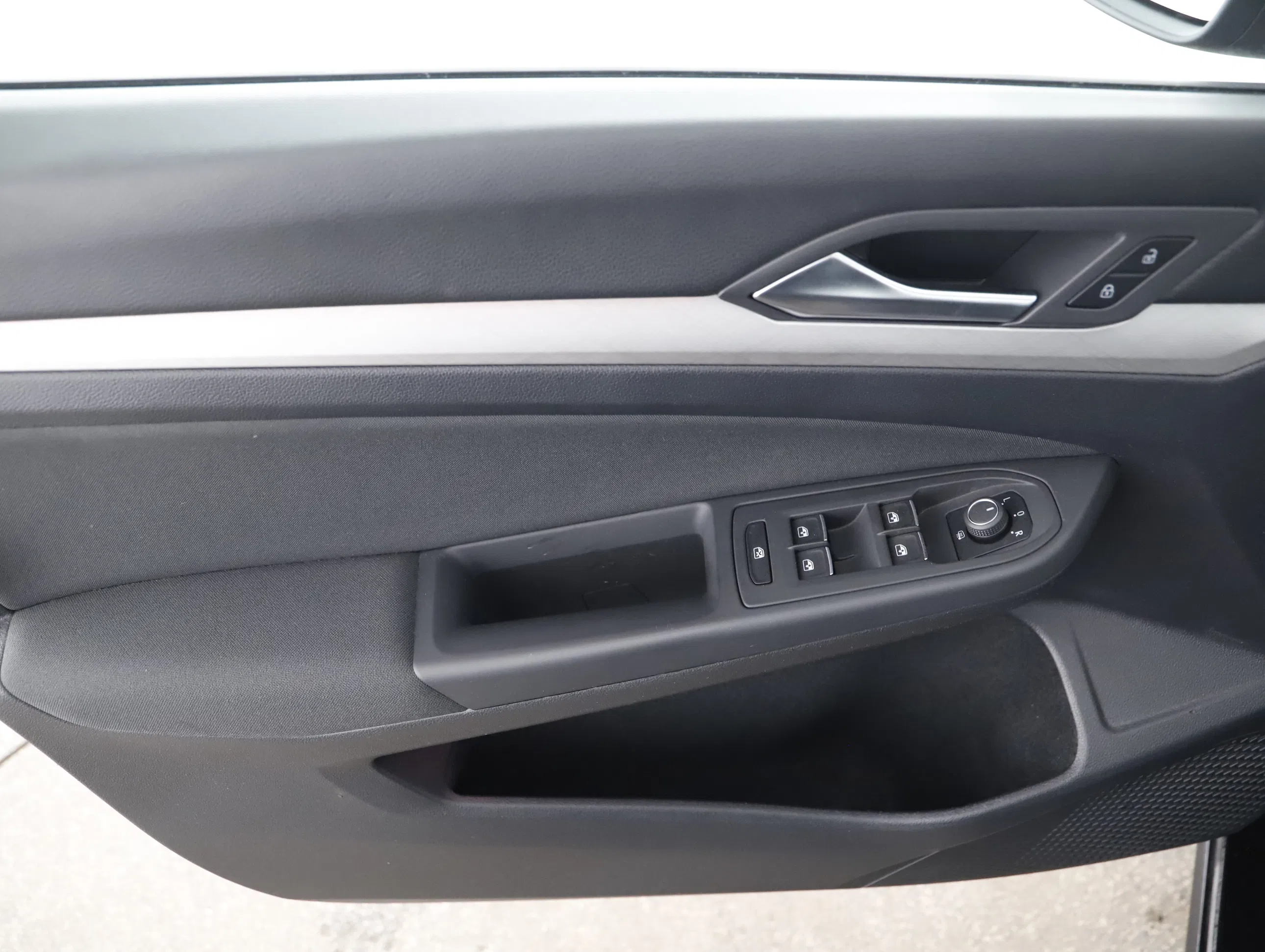 VW Golf VIII Variant 2.0 TDI Life | Bild 4 von 23