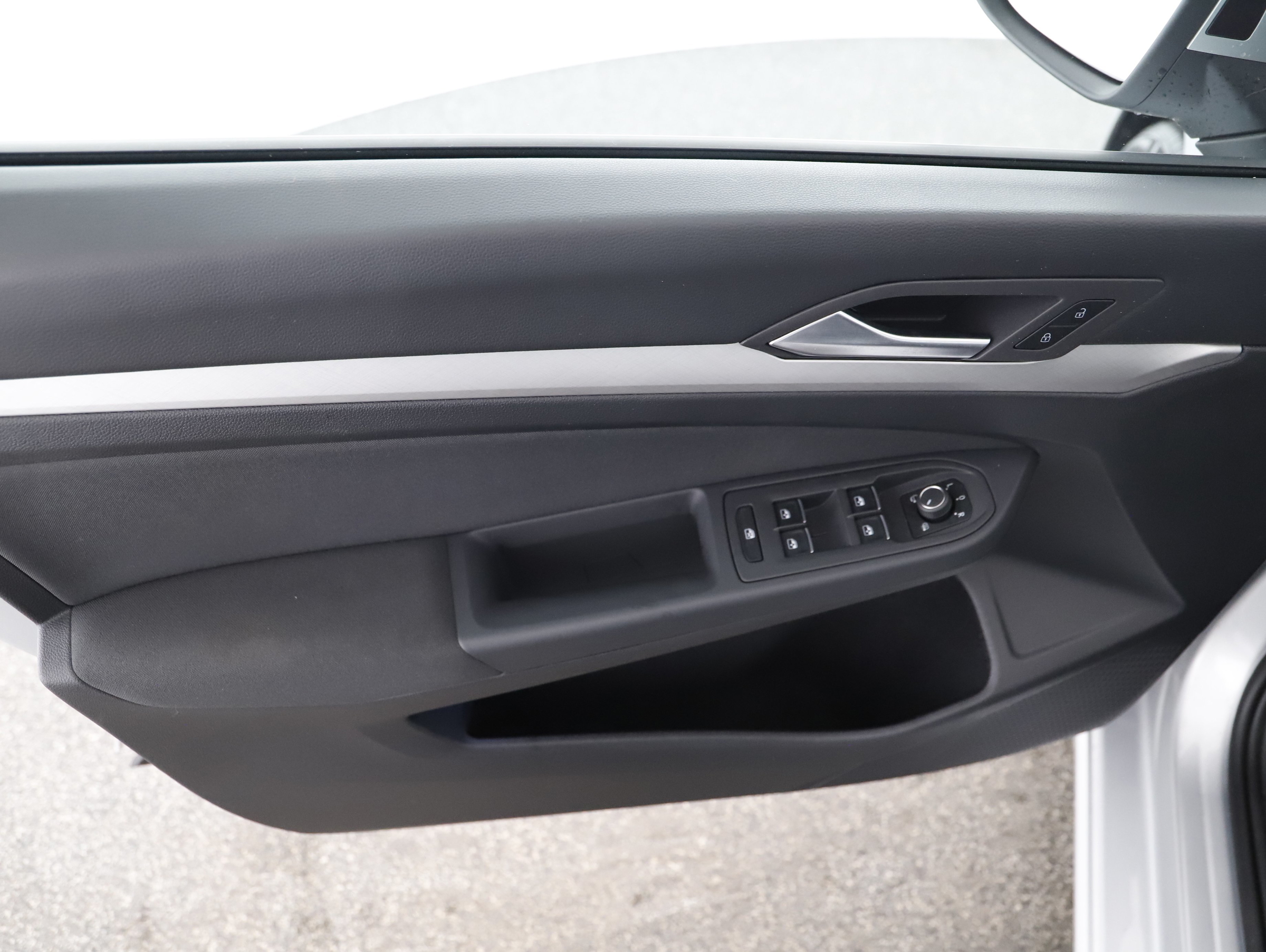 VW Golf VIII Variant 2.0 TDI Life | Bild 4 von 24