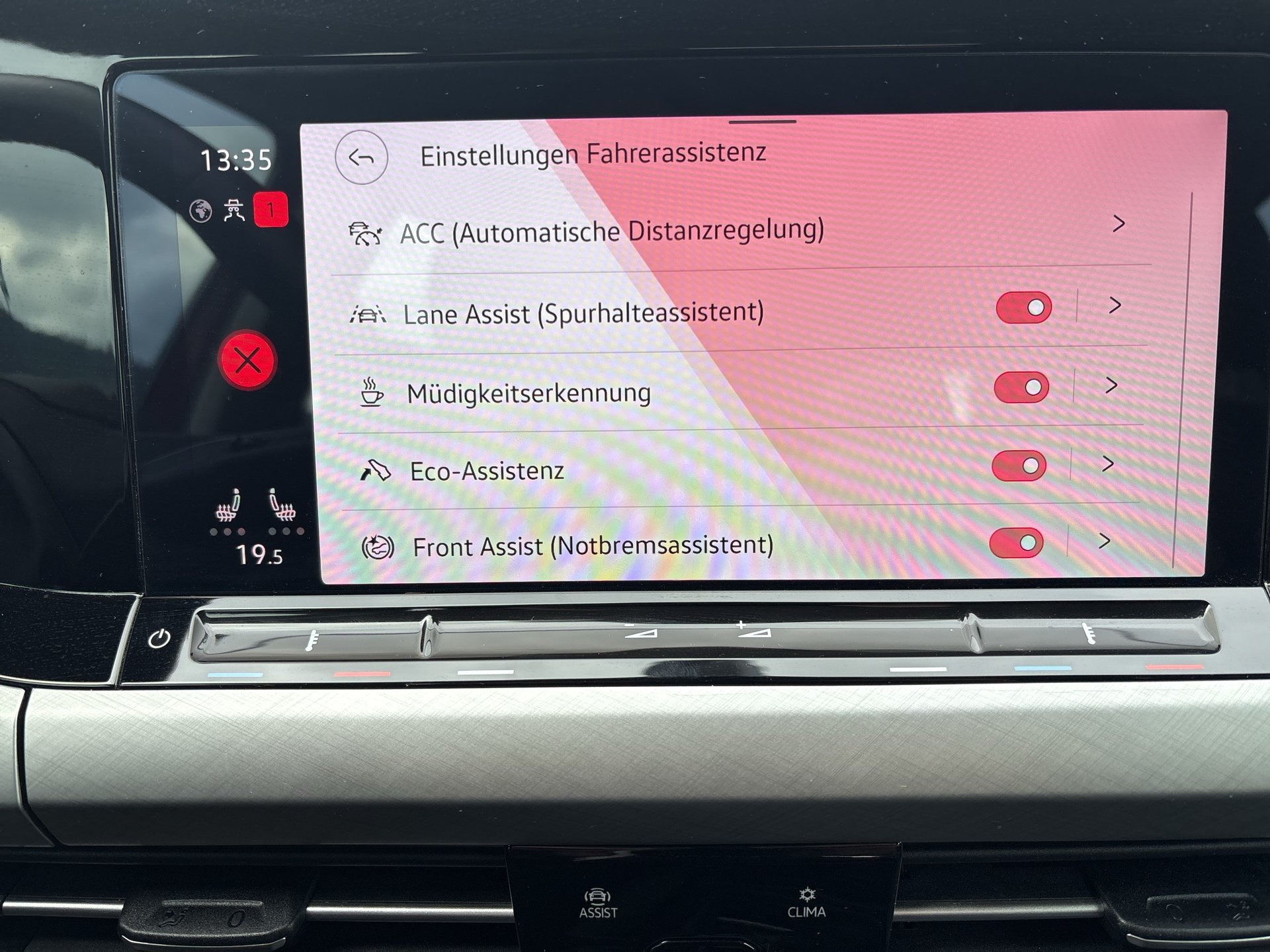 VW Golf VIII Variant 2.0 TDI Life | Bild 20 von 25