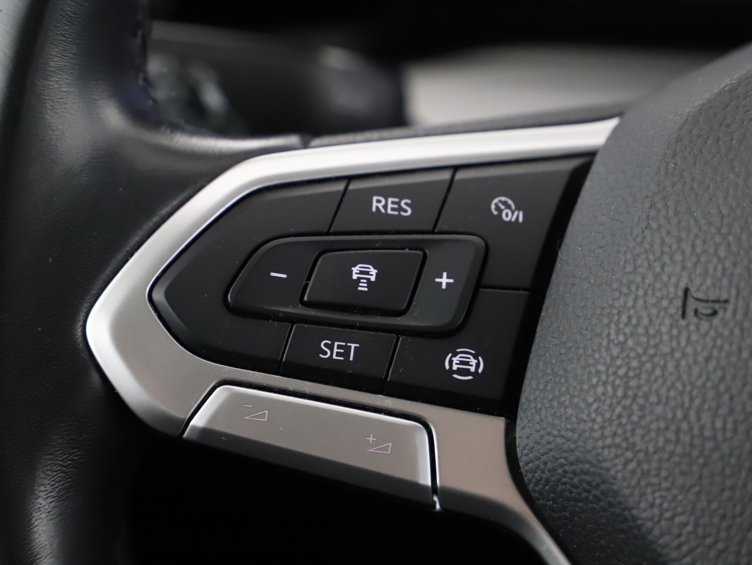 VW Golf VIII Var. 2.0 TDI Life | Bild 9 von 21