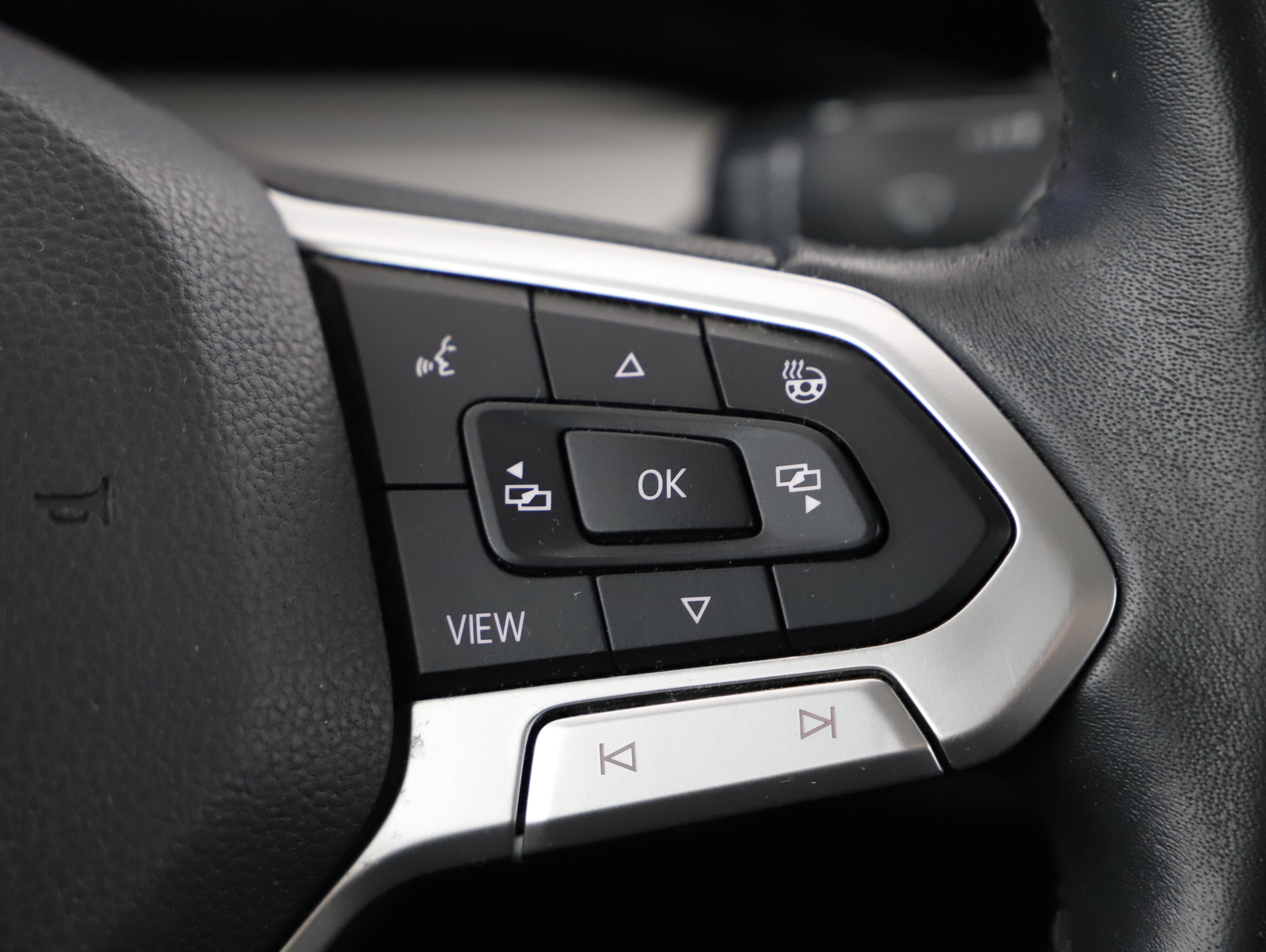 VW Golf VIII Var. 2.0 TDI Life | Bild 10 von 21