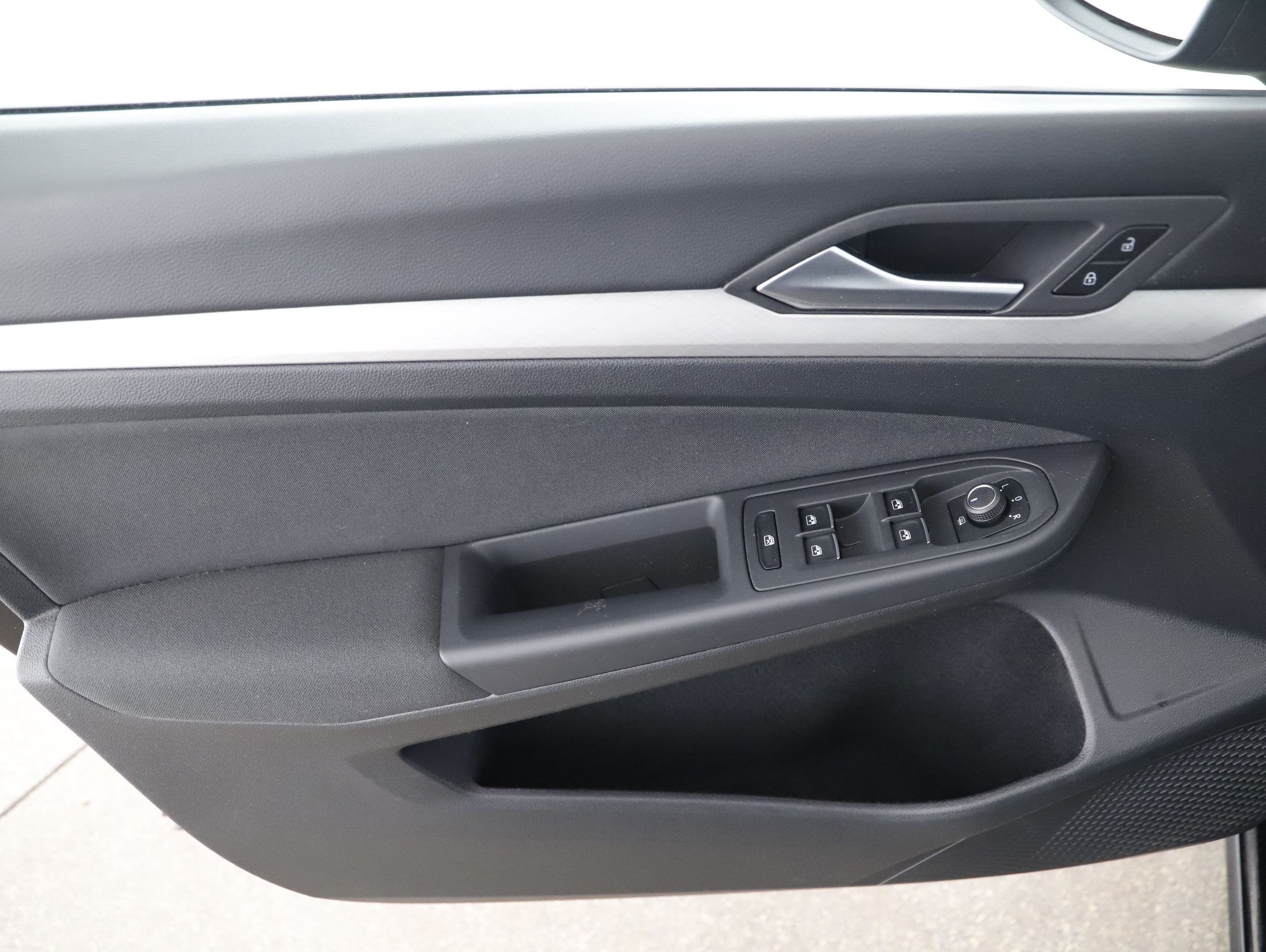 VW Golf VIII Var. 2.0 TDI Life | Bild 4 von 21