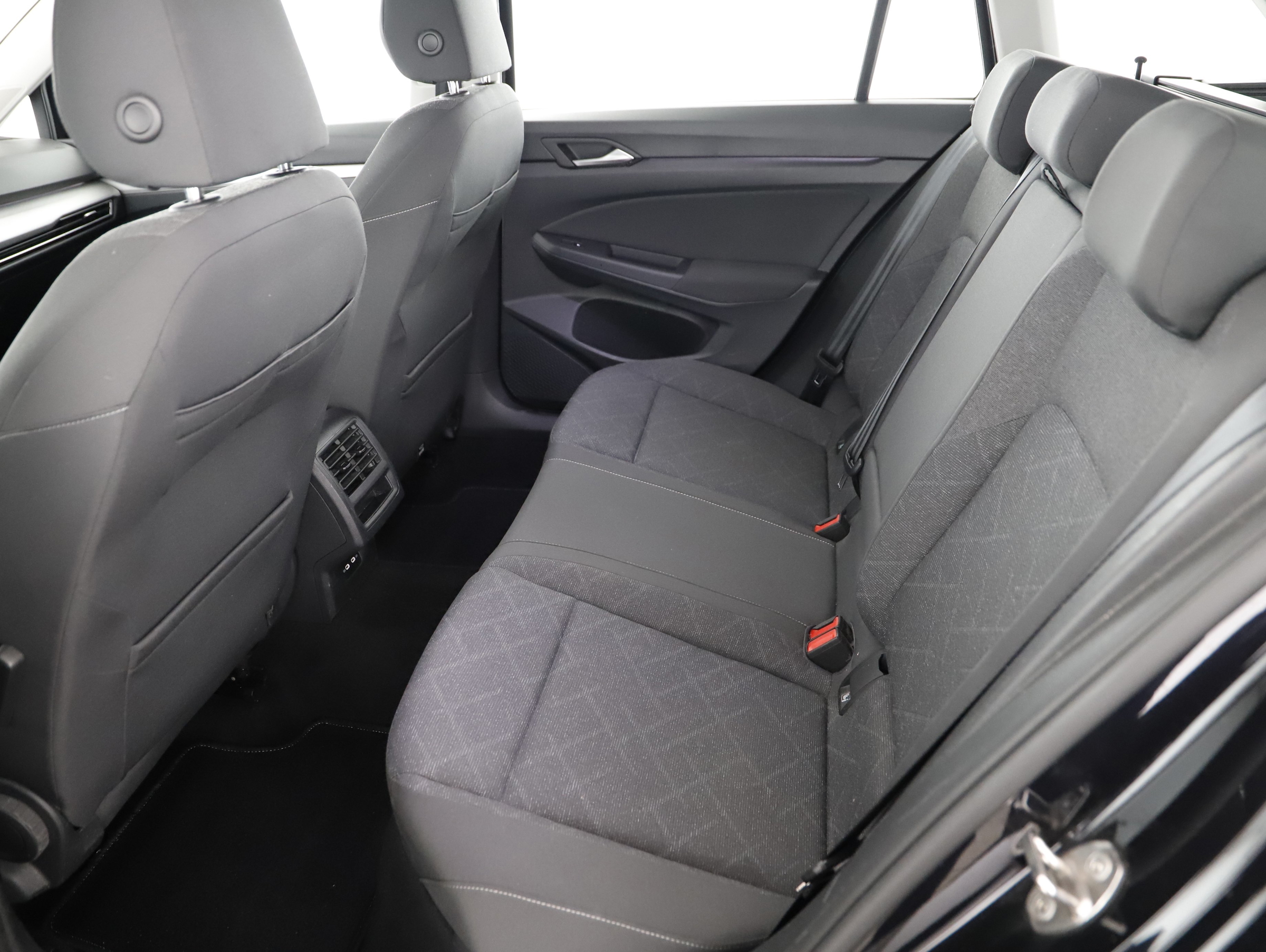 VW Golf VIII Var. 2.0 TDI Life | Bild 18 von 21