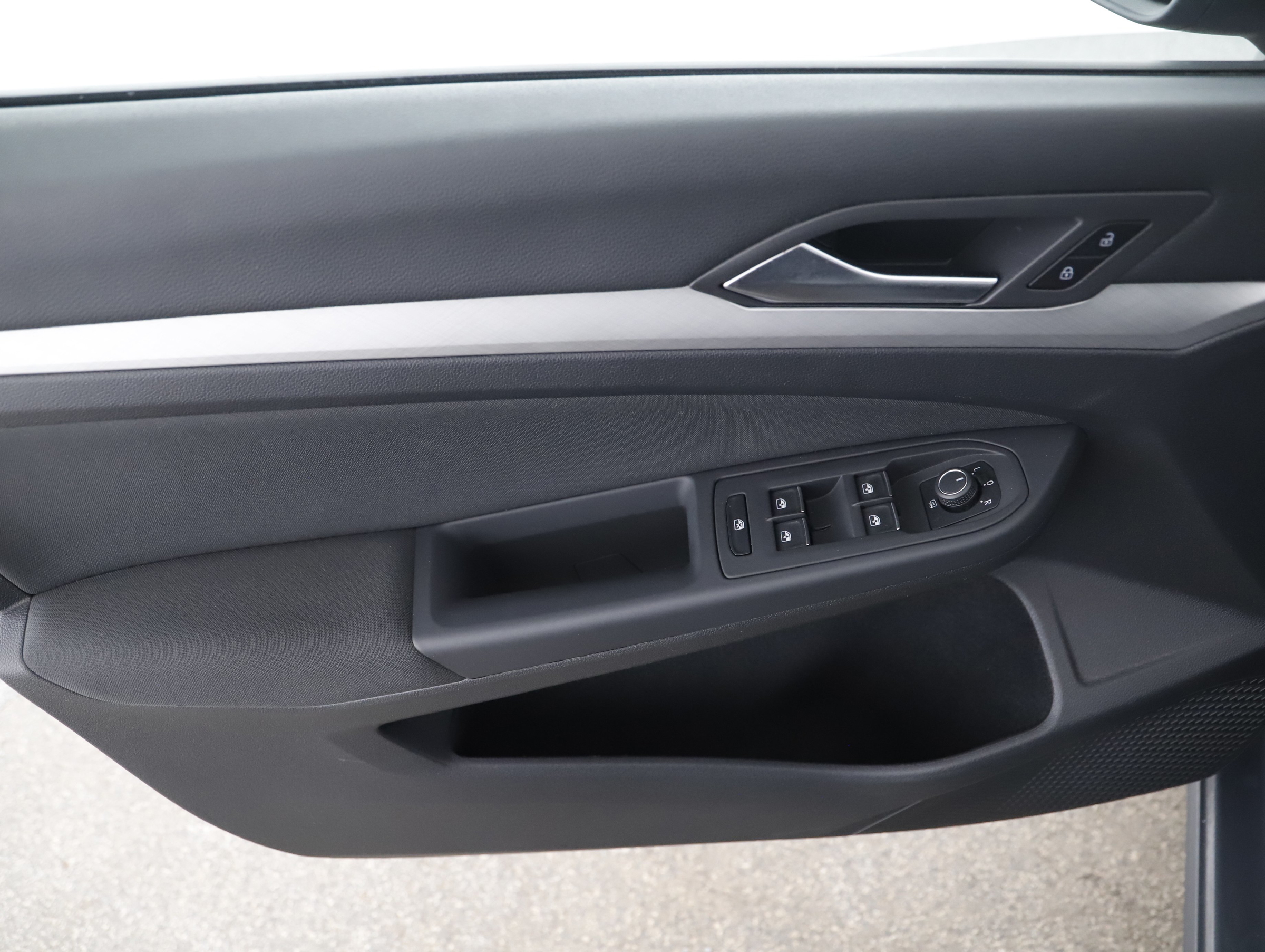 VW Golf VIII Variant 2.0 TDI Life | Bild 22 von 25