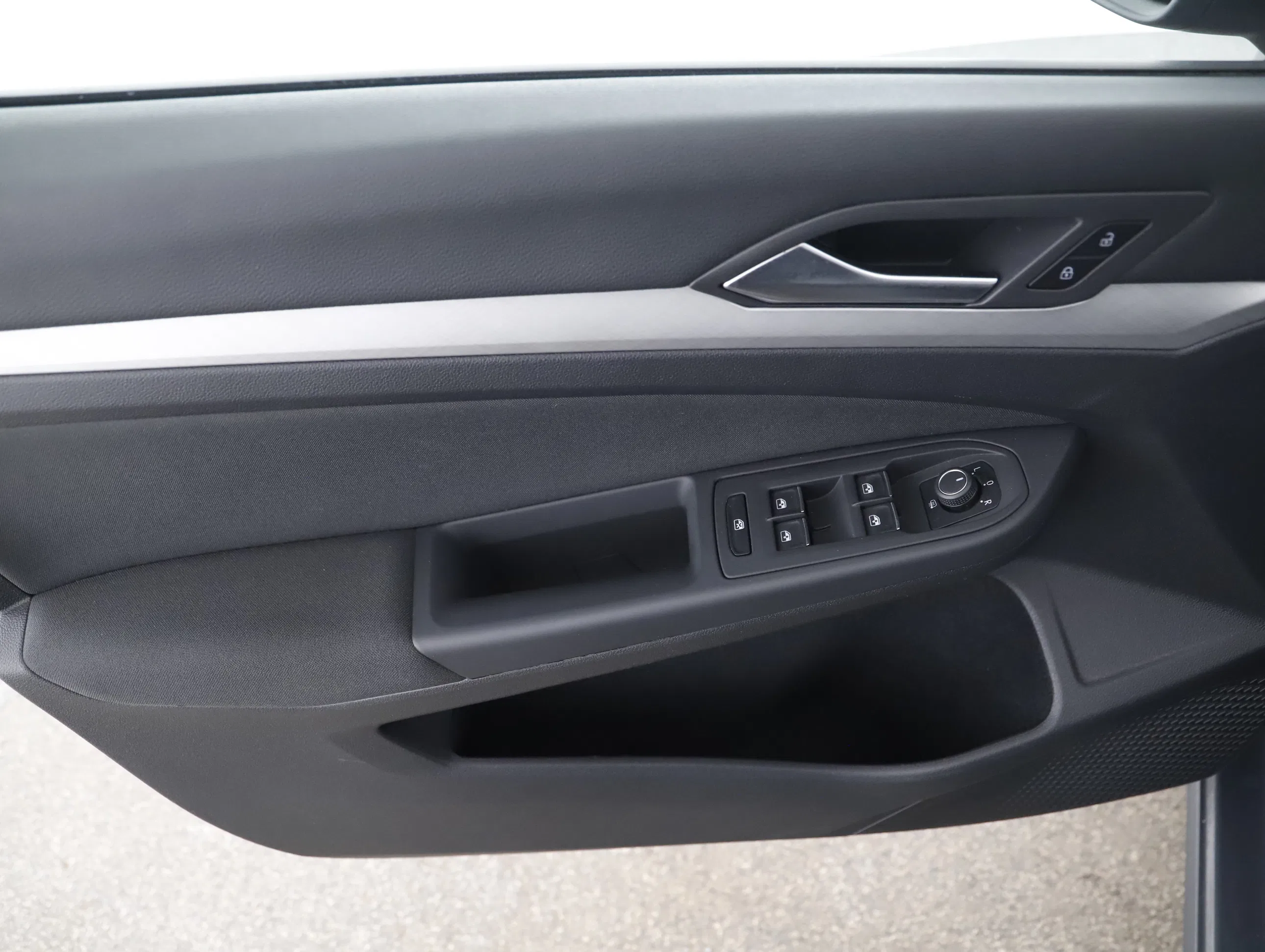 VW Golf VIII Variant 2.0 TDI Life | Bild 22 von 25