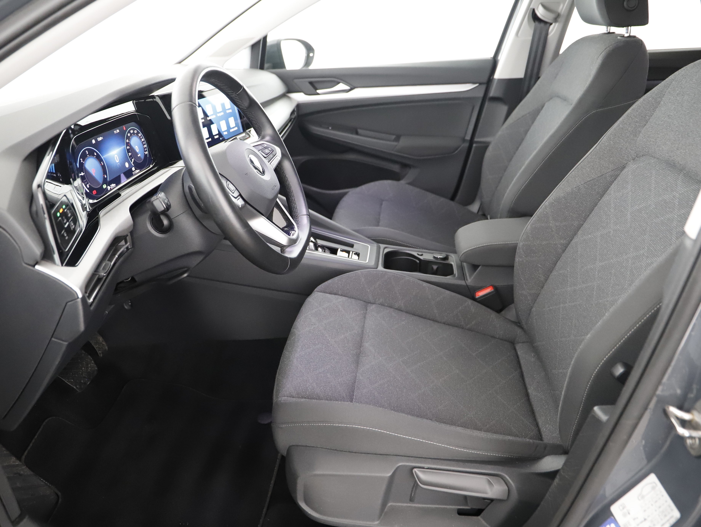 VW Golf VIII Variant 2.0 TDI Life | Bild 9 von 25