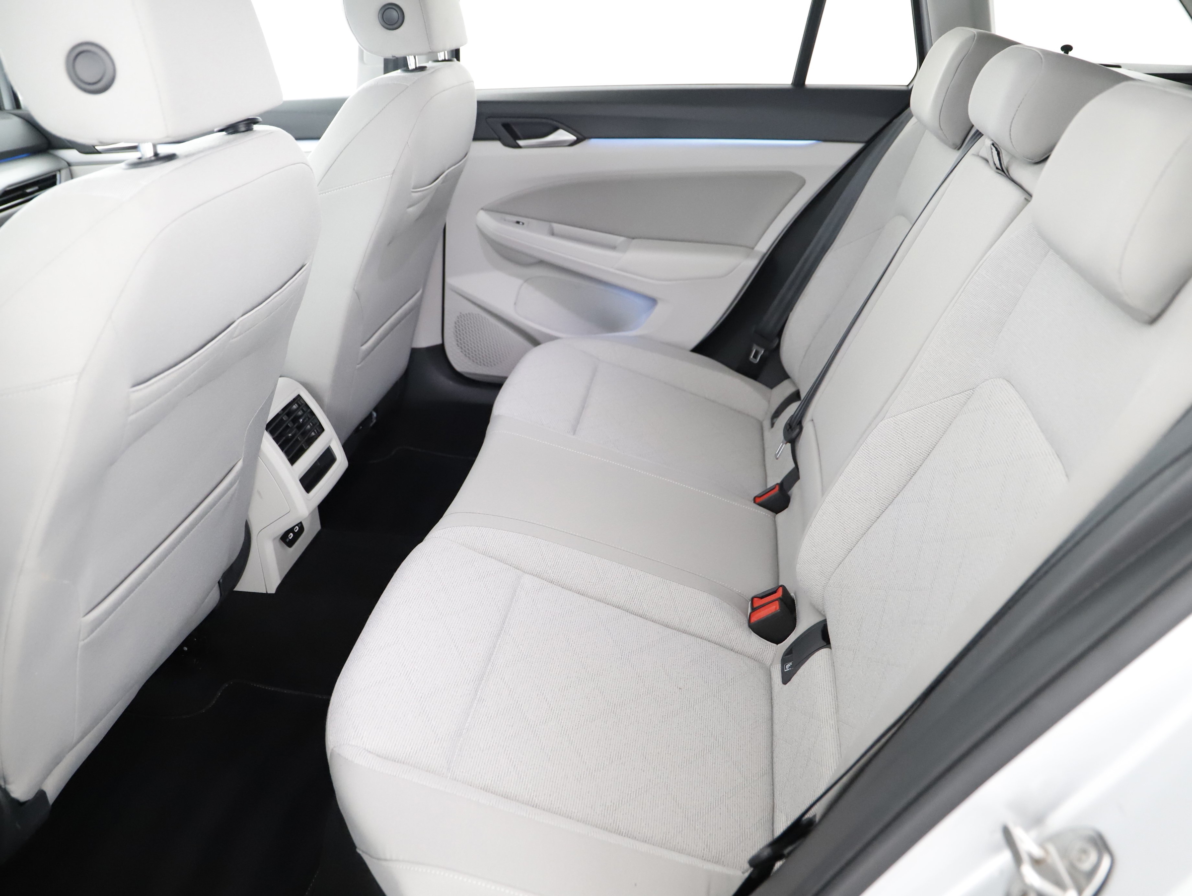 VW Golf VIII Variant 2.0 TDI Life DSG | Bild 24 von 28