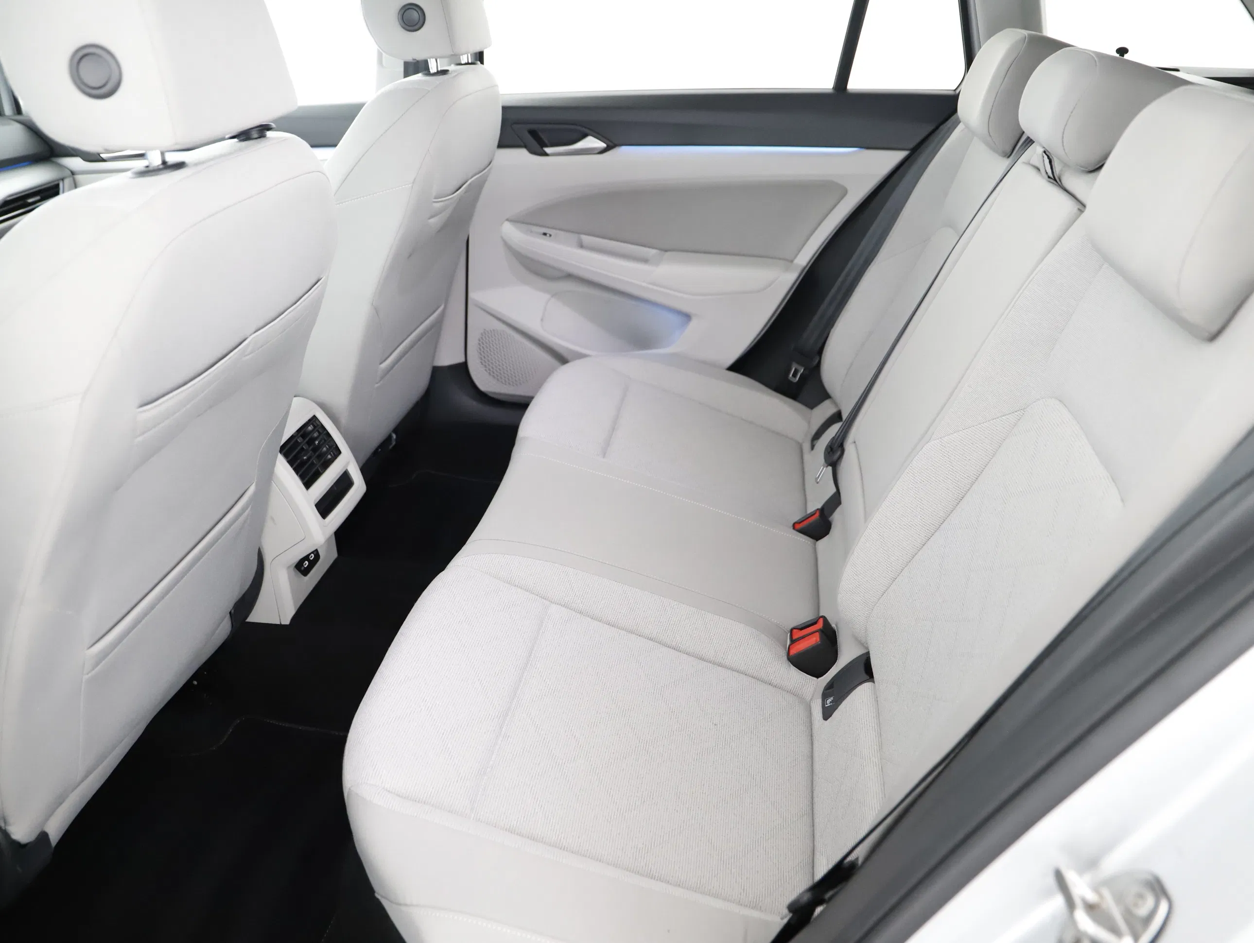 VW Golf VIII Variant 2.0 TDI Life DSG | Bild 24 von 28