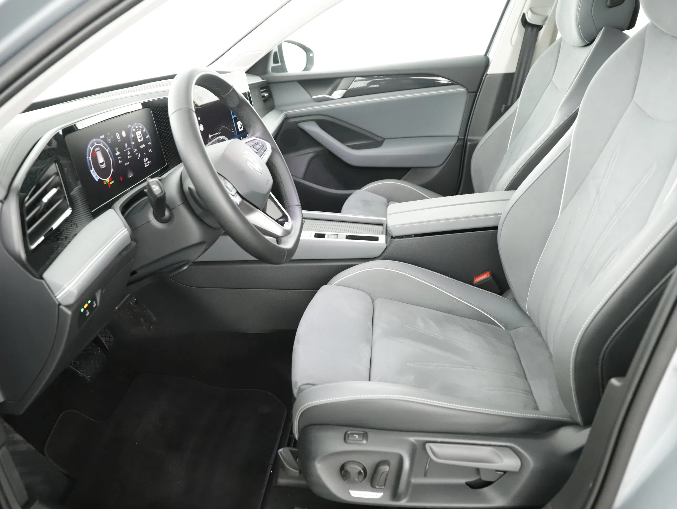 VW Passat Variant 1.5 eTSI W Business | Bild 13 von 29