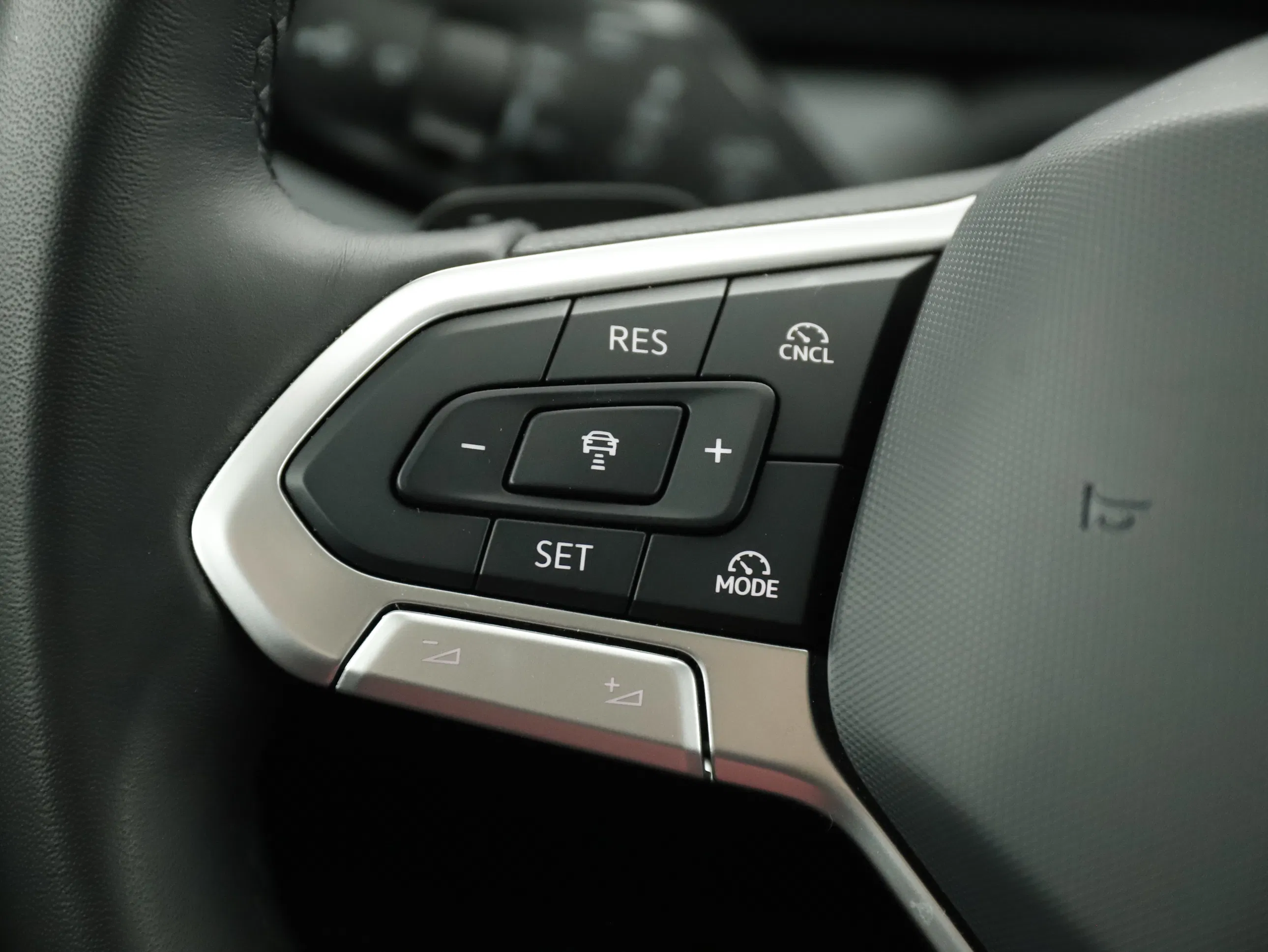 VW Passat Variant 1.5 eTSI W Business | Bild 17 von 29