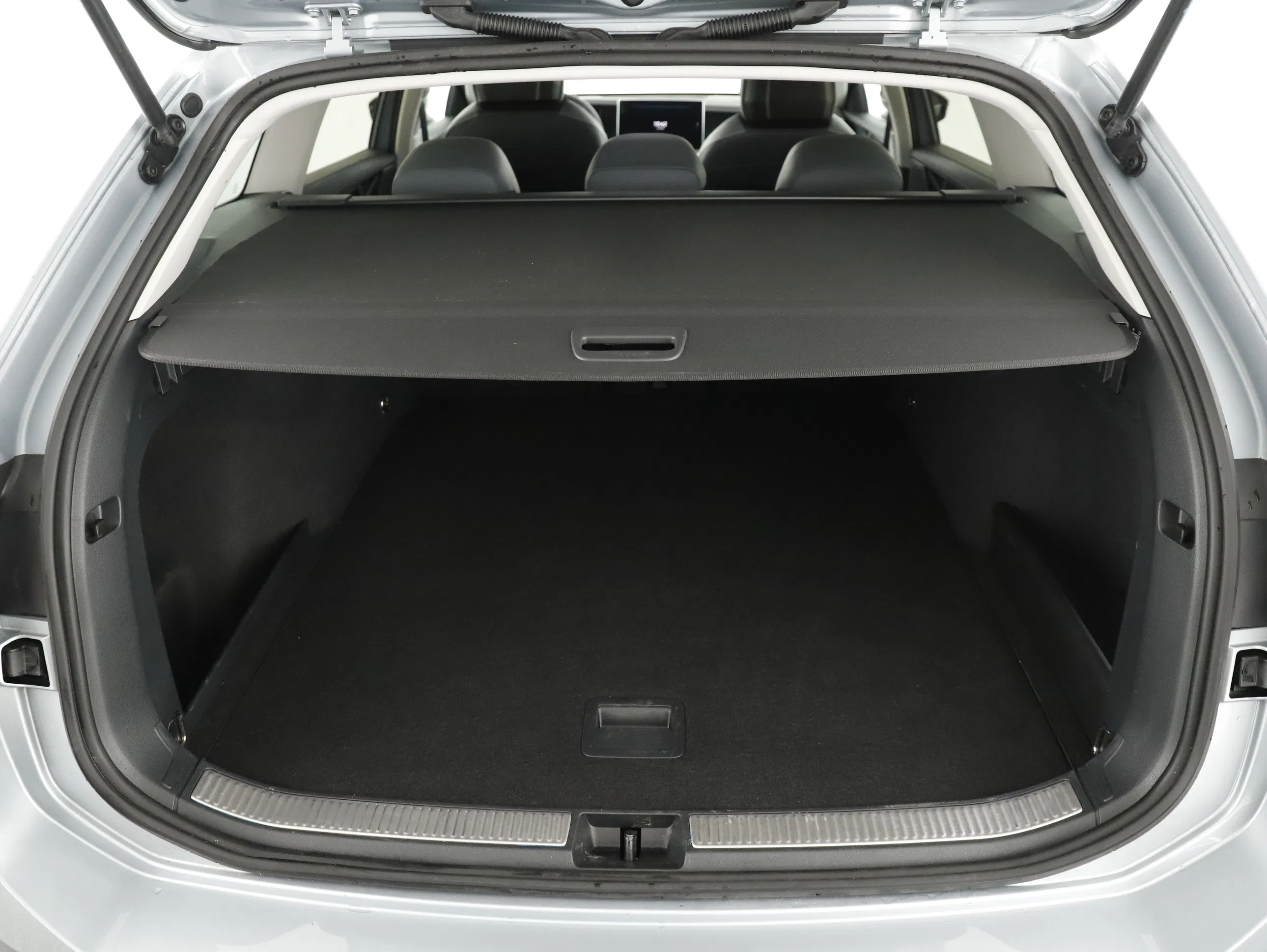 VW Passat Variant 1.5 eTSI W Business | Bild 26 von 29