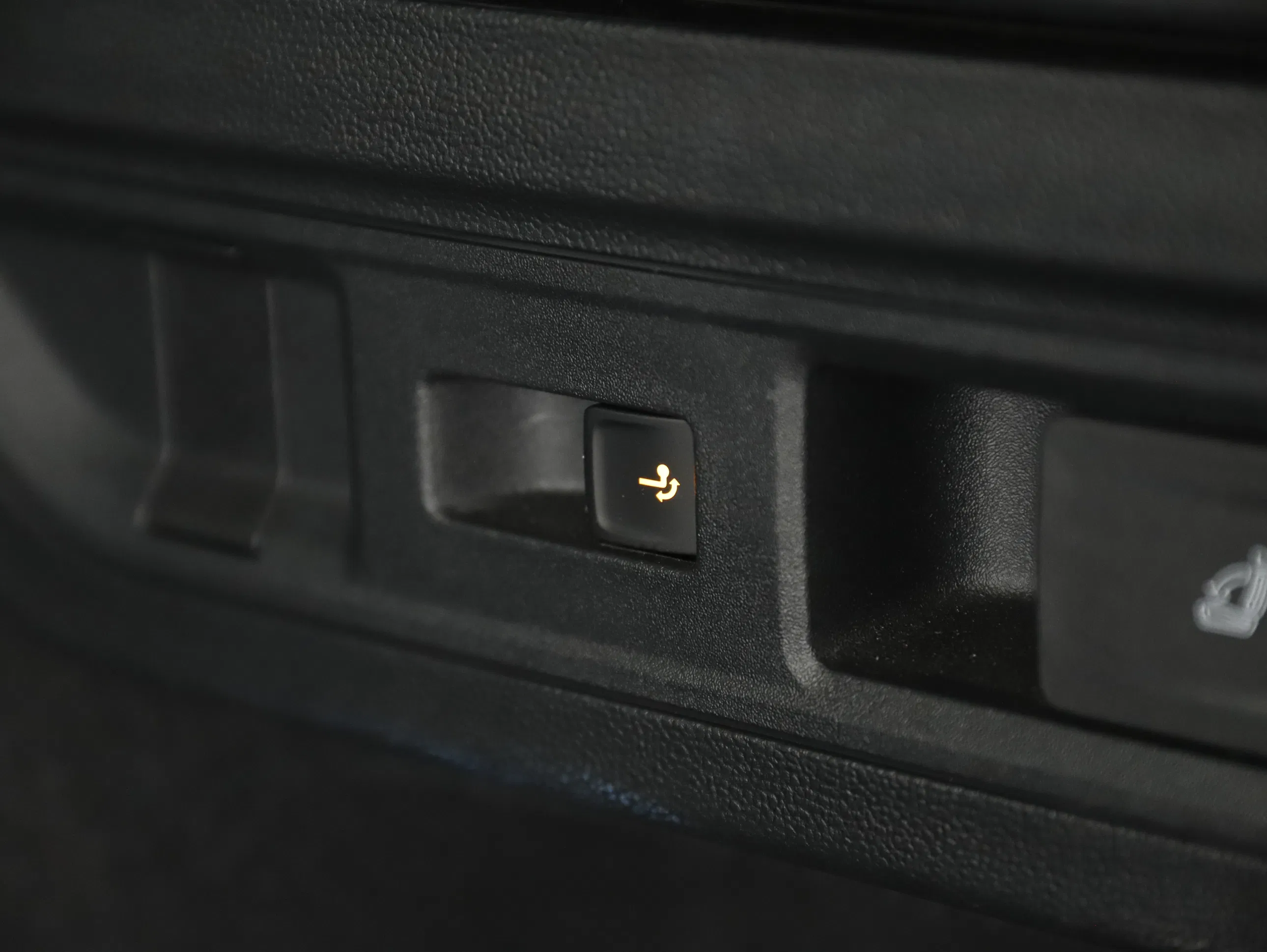 VW Passat Variant 1.5 eTSI W Business | Bild 27 von 29