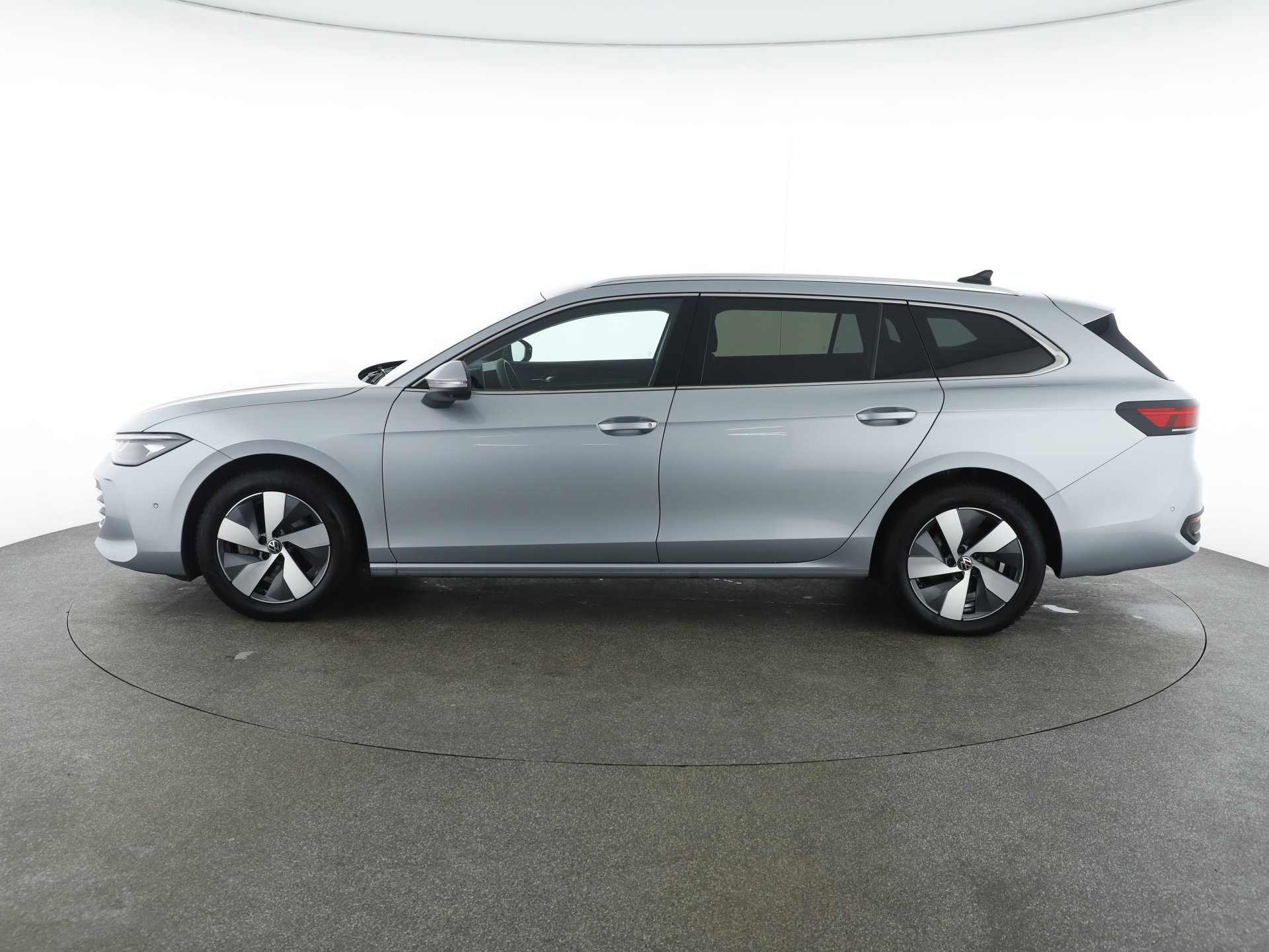 VW Passat Variant 1.5 eTSI W Business | Bild 8 von 29