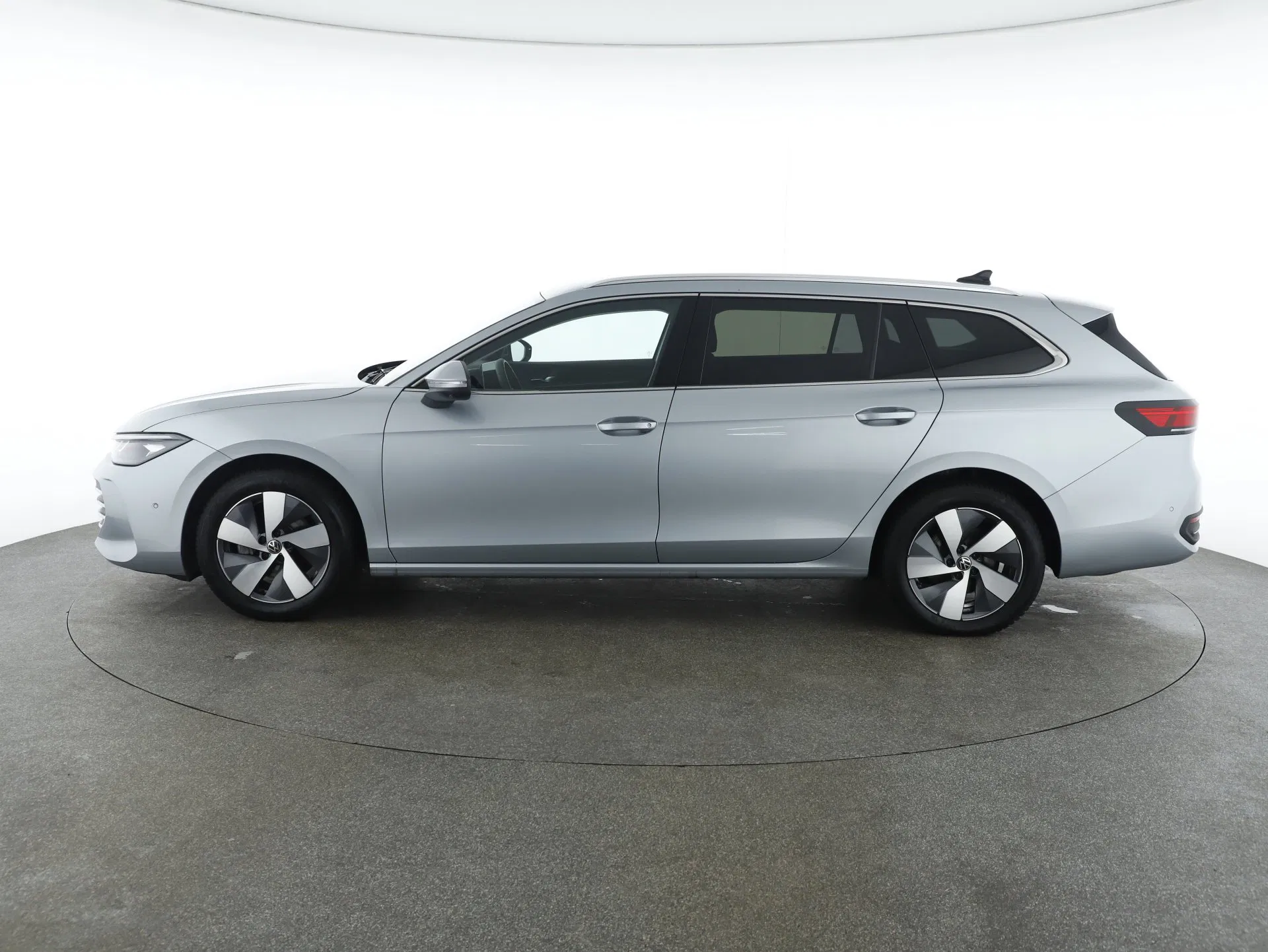 VW Passat Variant 1.5 eTSI W Business | Bild 8 von 29
