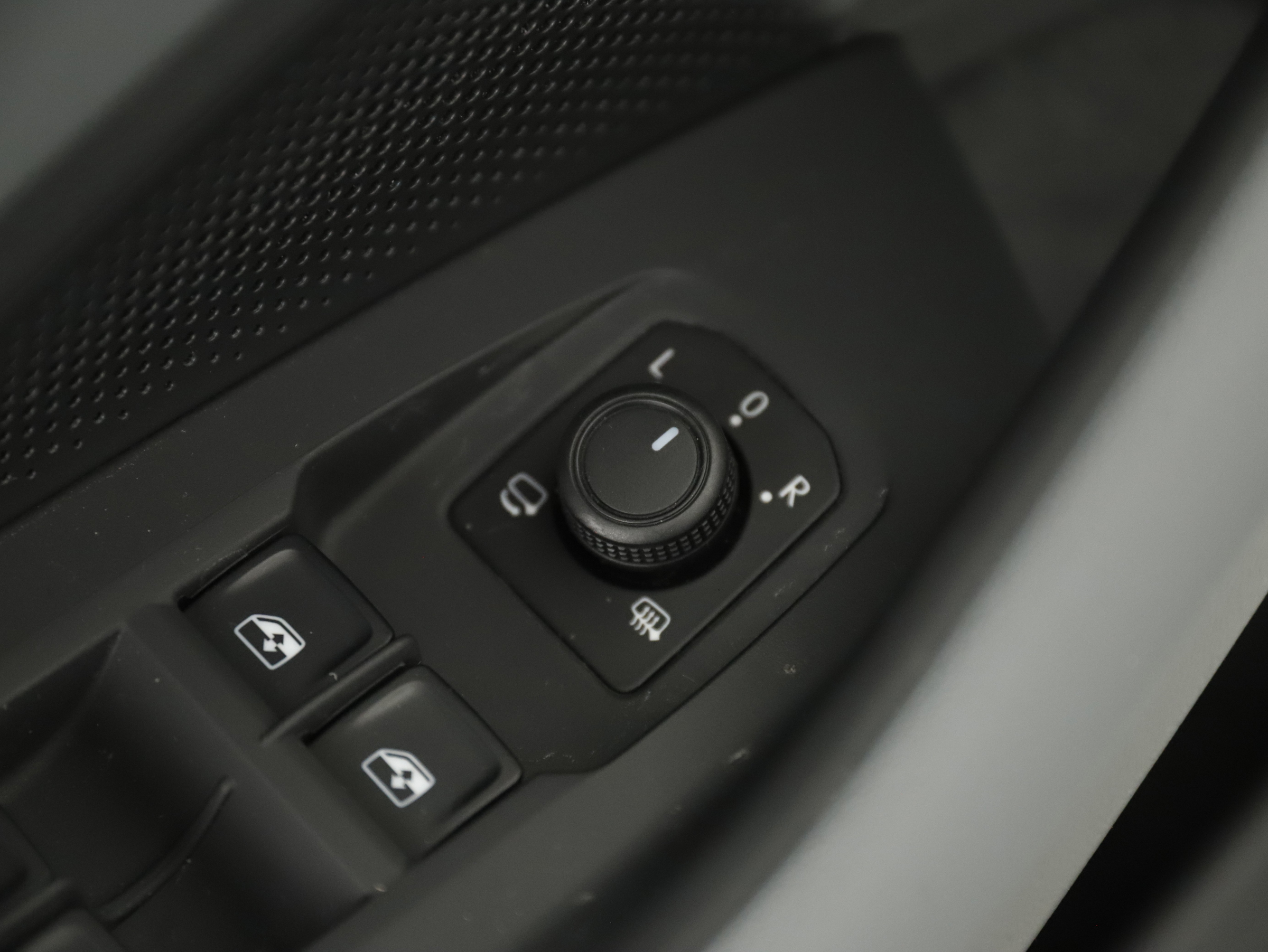 VW Passat Variant 2.0 TDI W Business | Bild 12 von 31