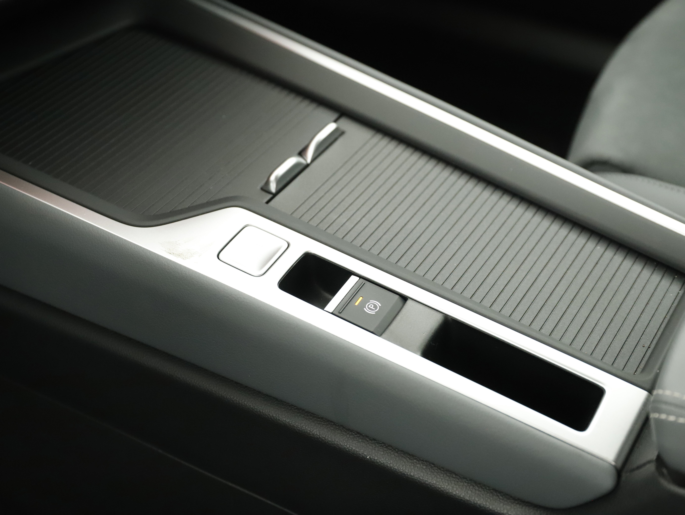 VW Passat Variant 2.0 TDI W Business | Bild 25 von 31