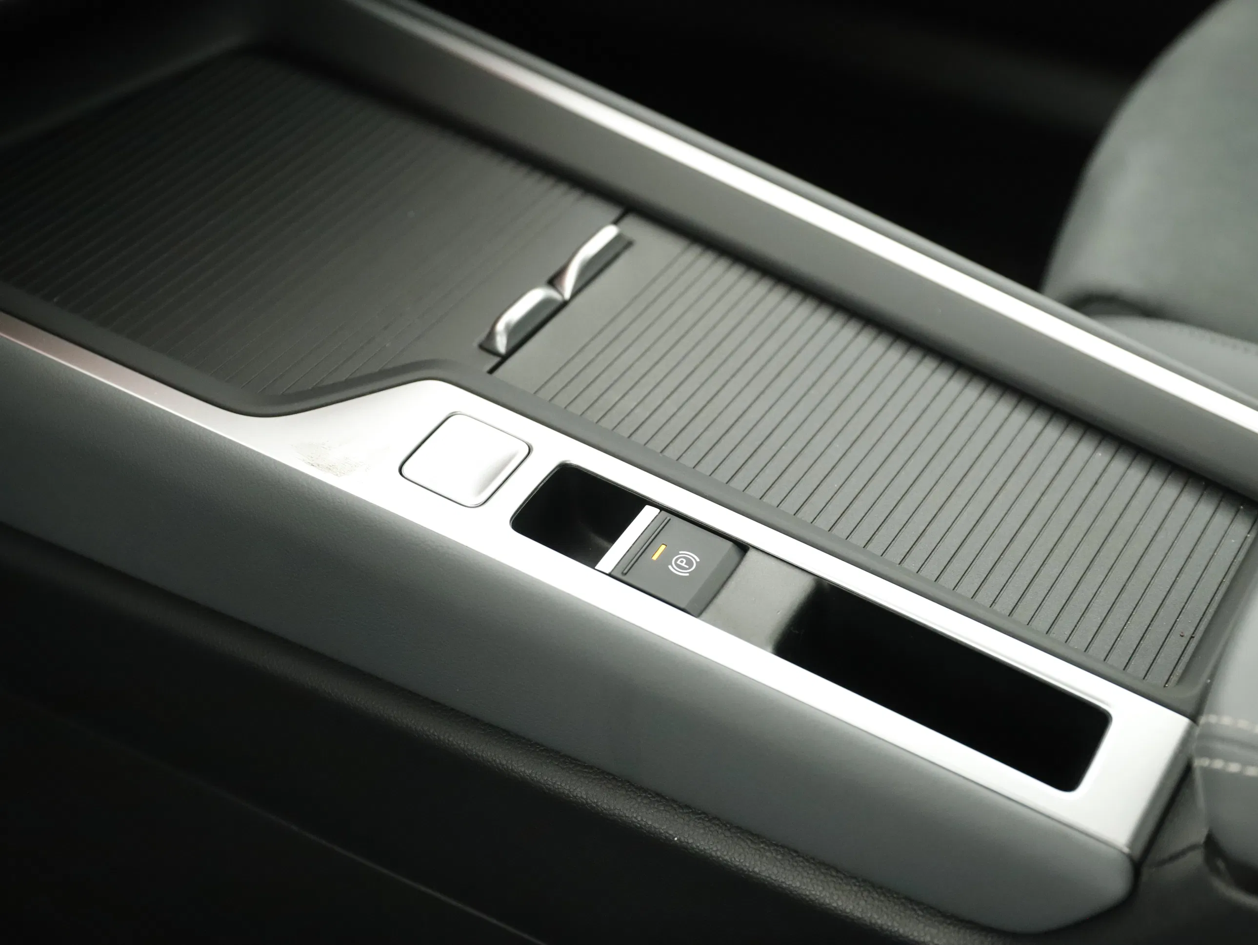 VW Passat Variant 2.0 TDI W Business | Bild 25 von 31