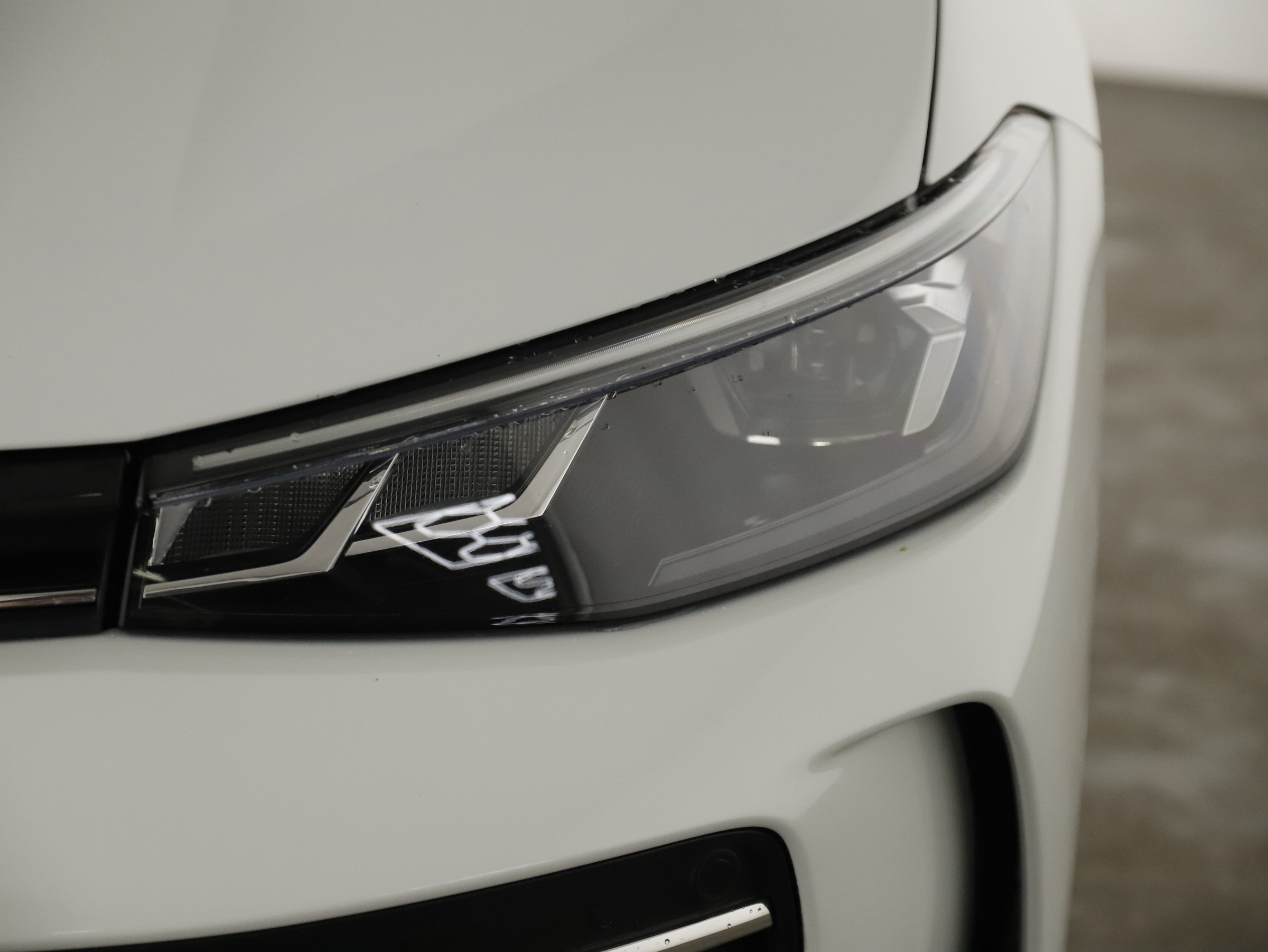 VW Passat Variant 2.0 TDI W Business | Bild 30 von 31