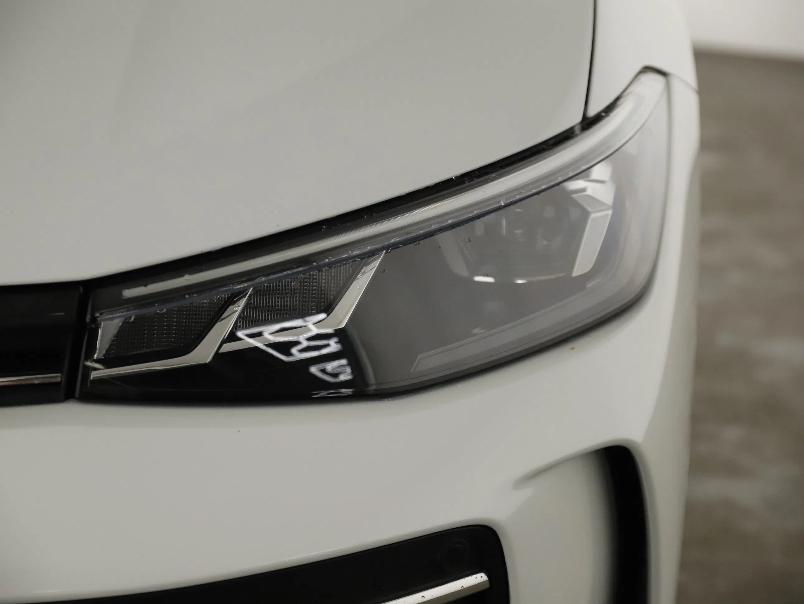 VW Passat Variant 2.0 TDI W Business | Bild 30 von 31