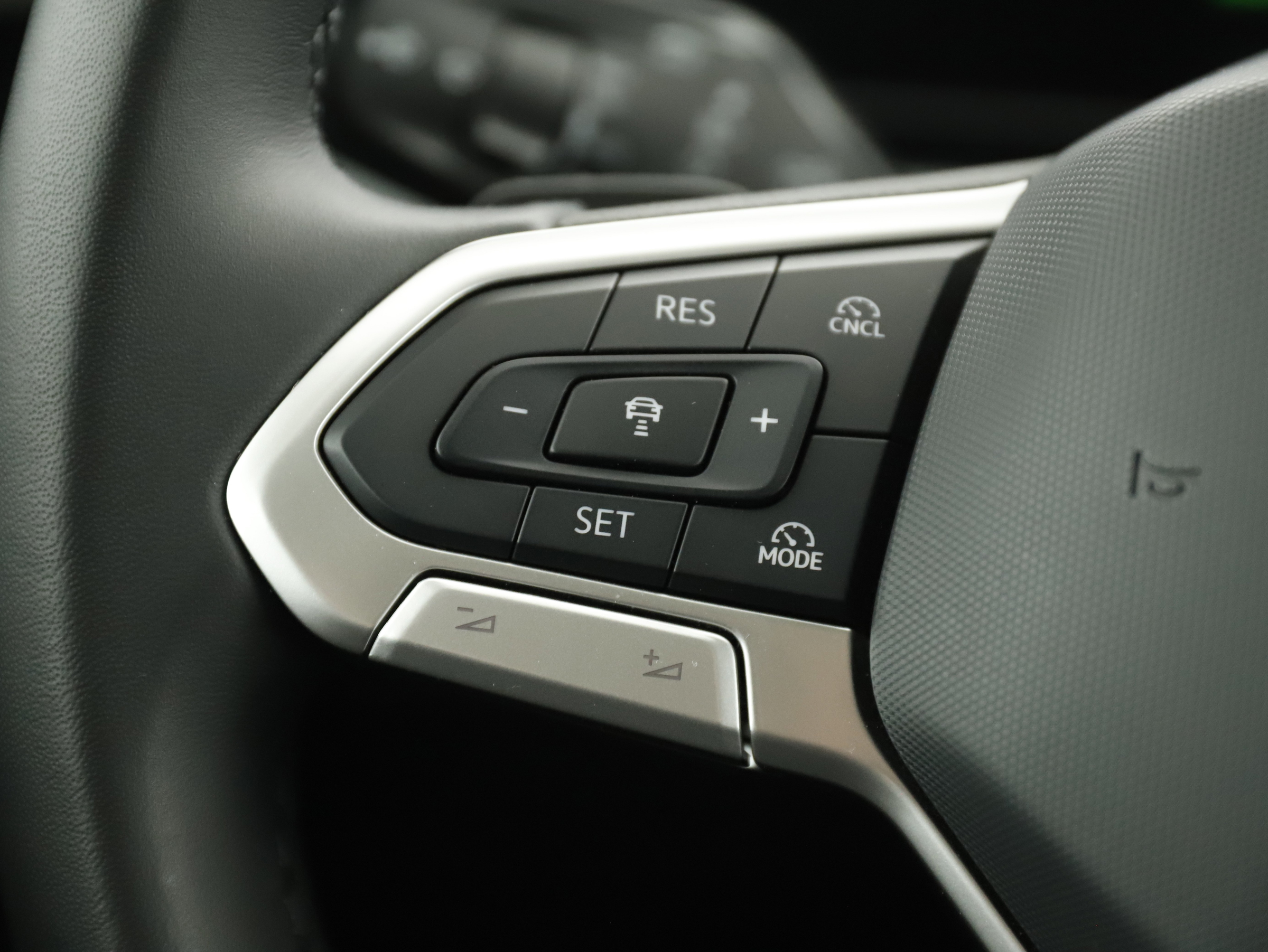 VW Passat Variant 1.5 eTSI W Business | Bild 12 von 25