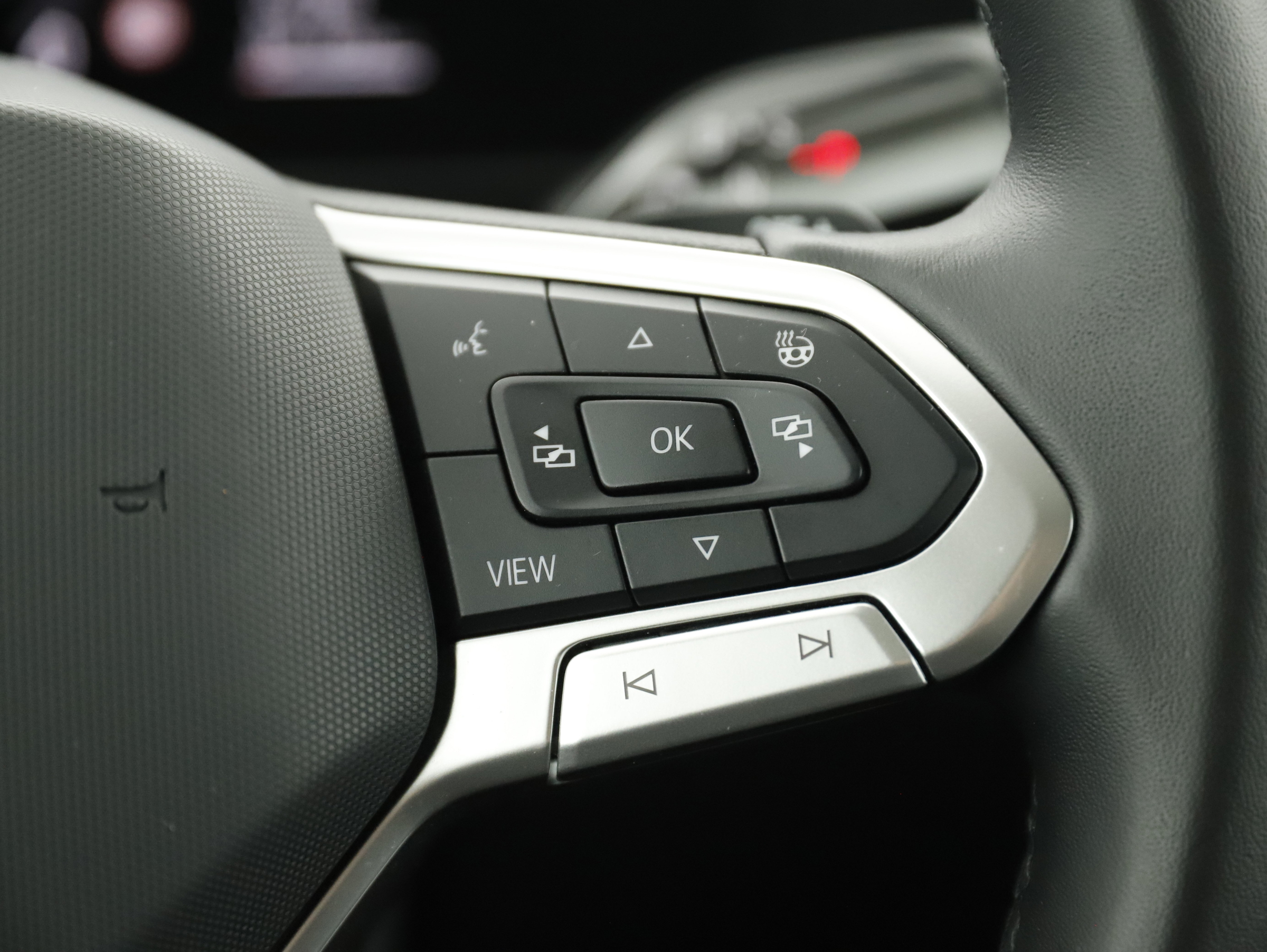 VW Passat Variant 1.5 eTSI W Business | Bild 13 von 25