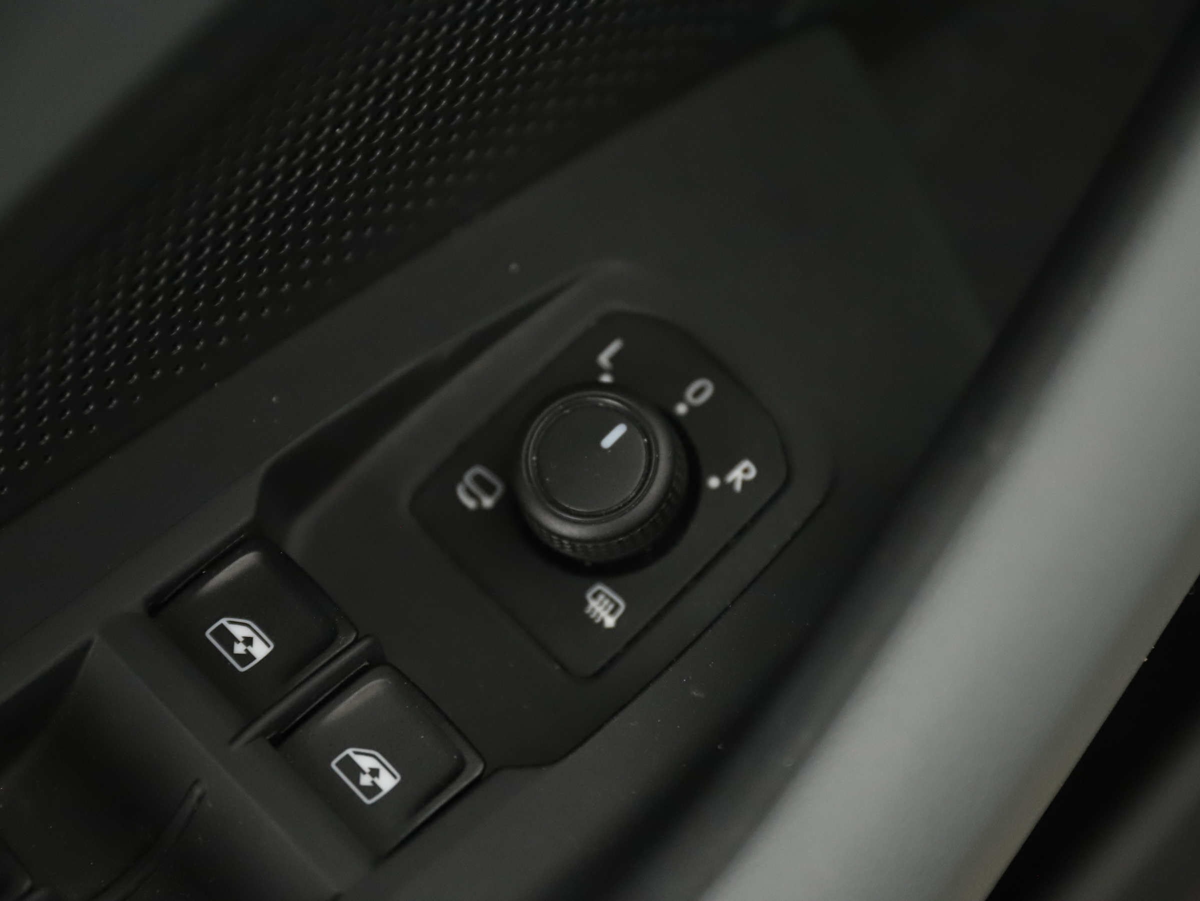 VW Passat Variant 1.5 eTSI W Business | Bild 7 von 25