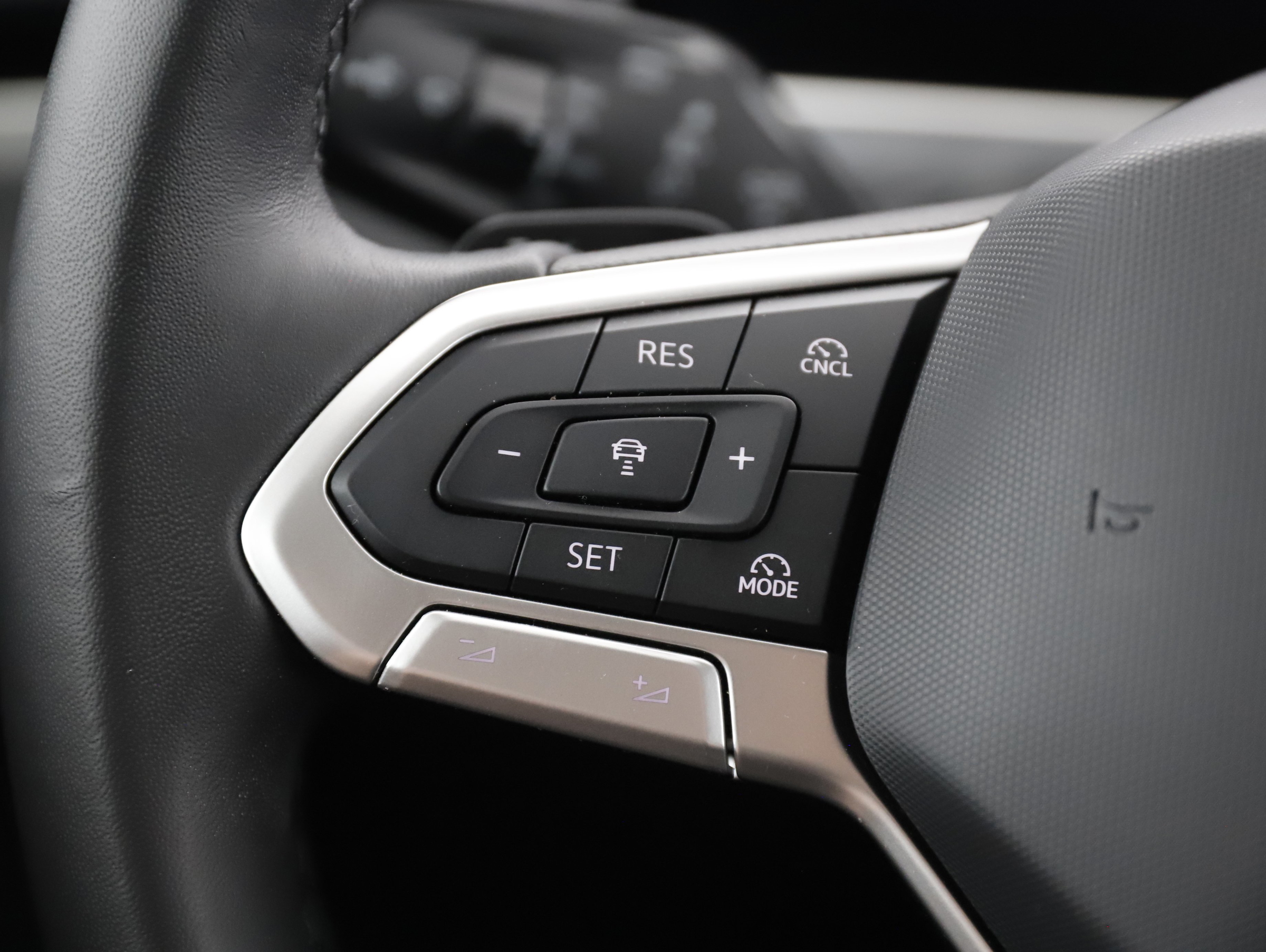 VW Passat Variant 2.0 TDI W Elegance | Bild 13 von 28