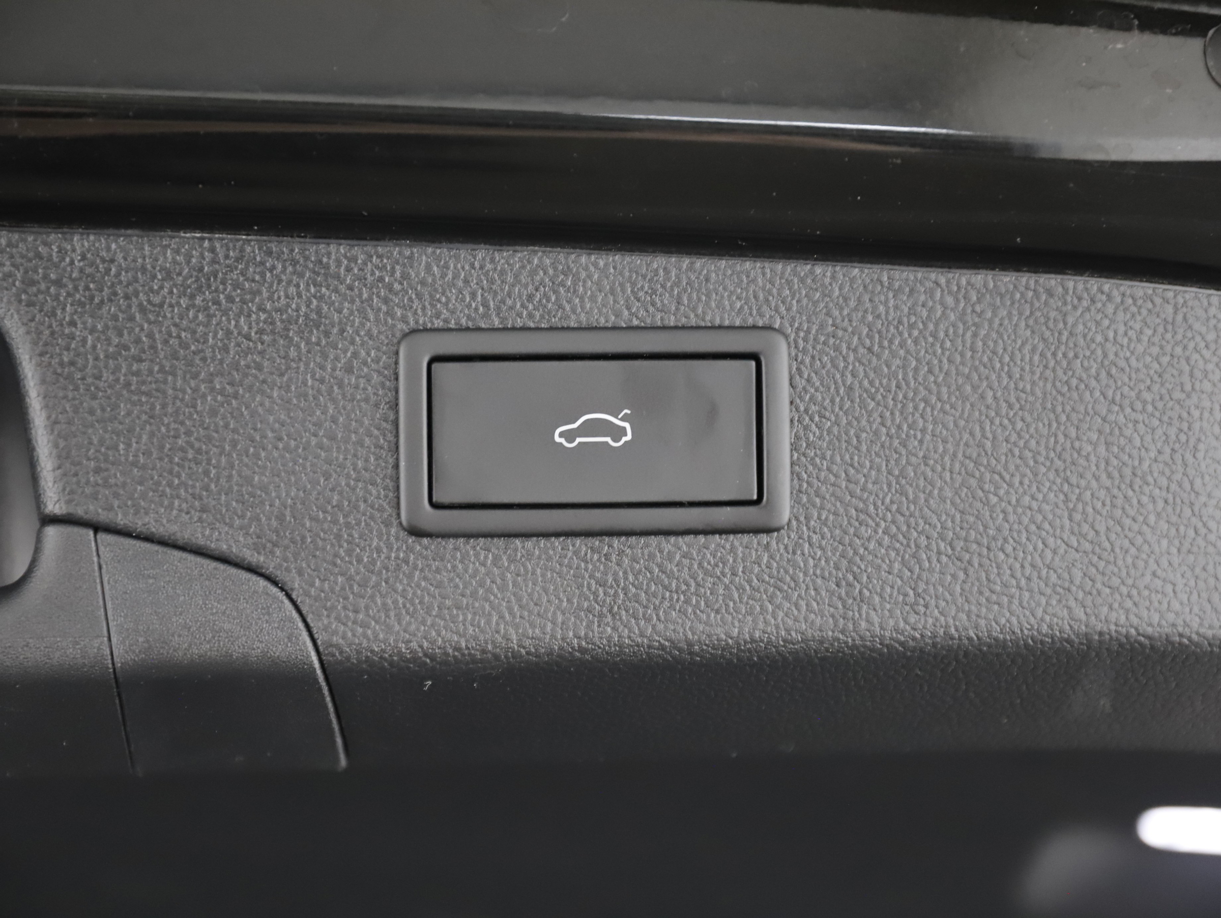 VW Passat Variant 2.0 TDI W Elegance | Bild 23 von 28