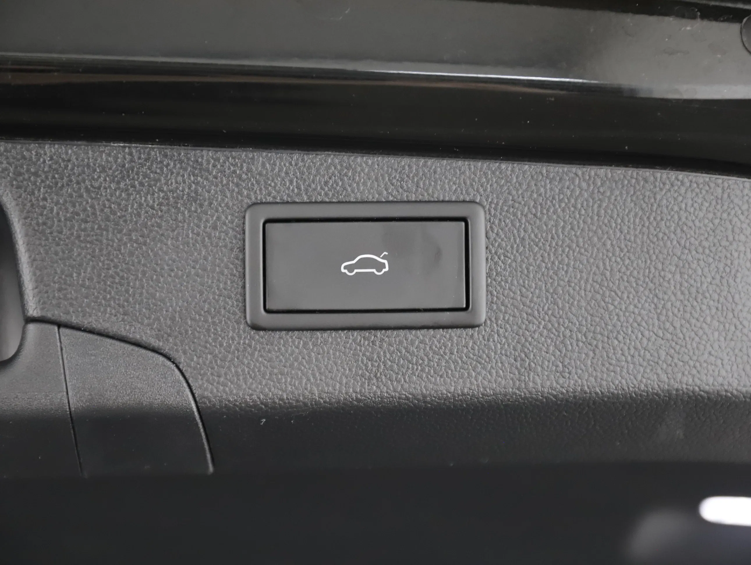 VW Passat Variant 2.0 TDI W Elegance | Bild 23 von 28