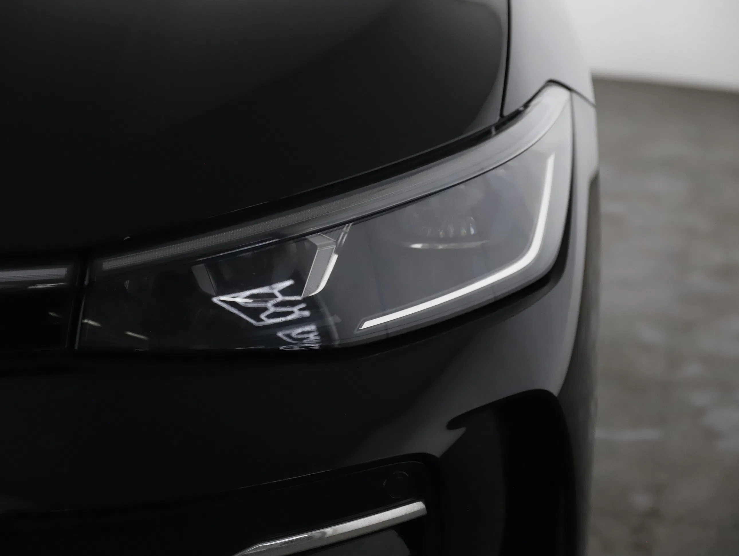 VW Passat Variant 2.0 TDI W Elegance | Bild 26 von 28