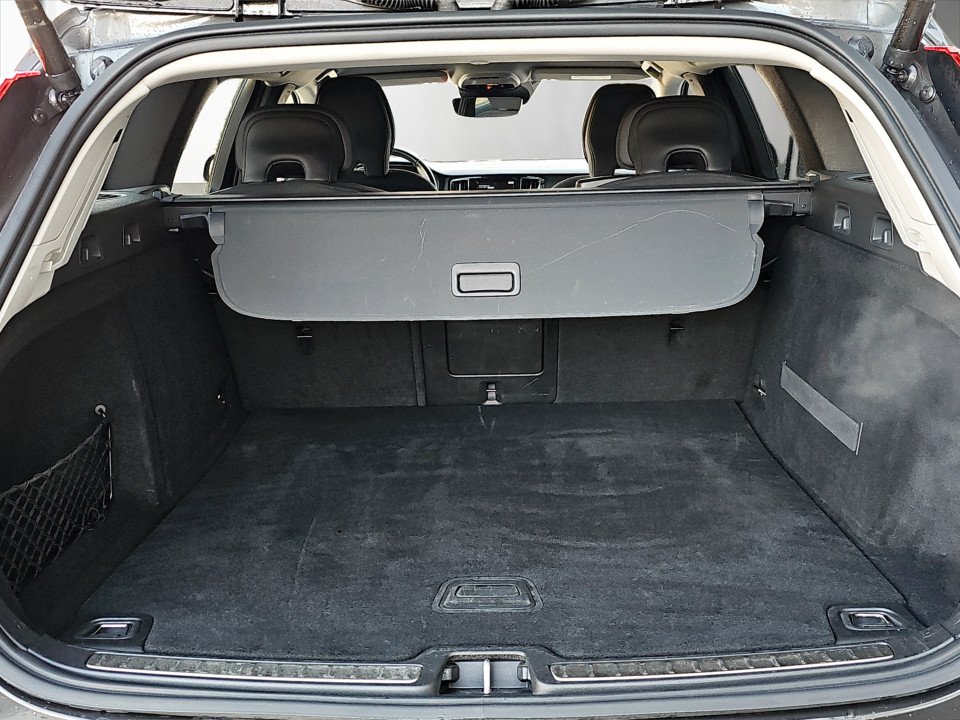 Volvo V60 Kombi T5 Momentum Pro | Bild 22 von 23