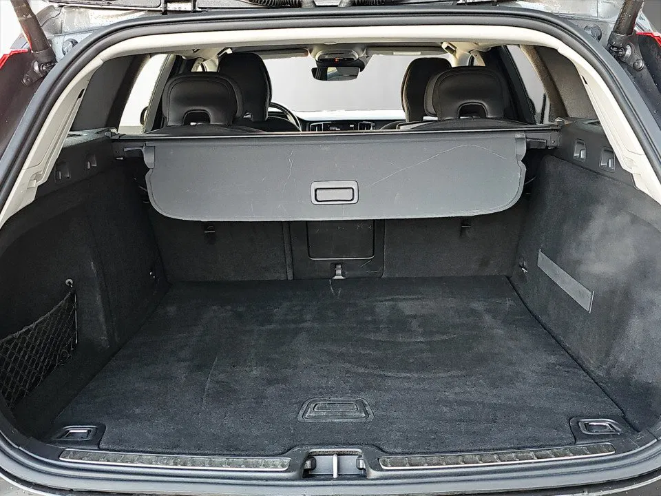 Volvo V60 Kombi T5 Momentum Pro | Bild 22 von 23