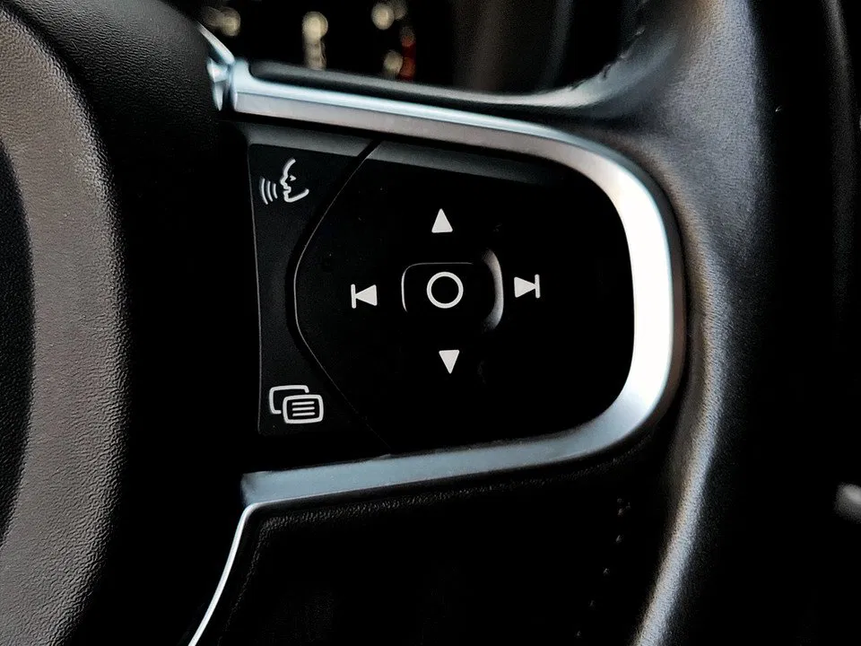 Volvo V60 Kombi T5 Momentum Pro | Bild 14 von 23