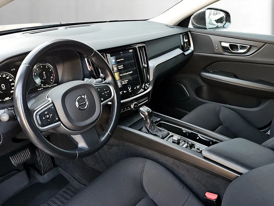 Volvo V60 Kombi T5 Momentum Pro | Bild 10 von 23