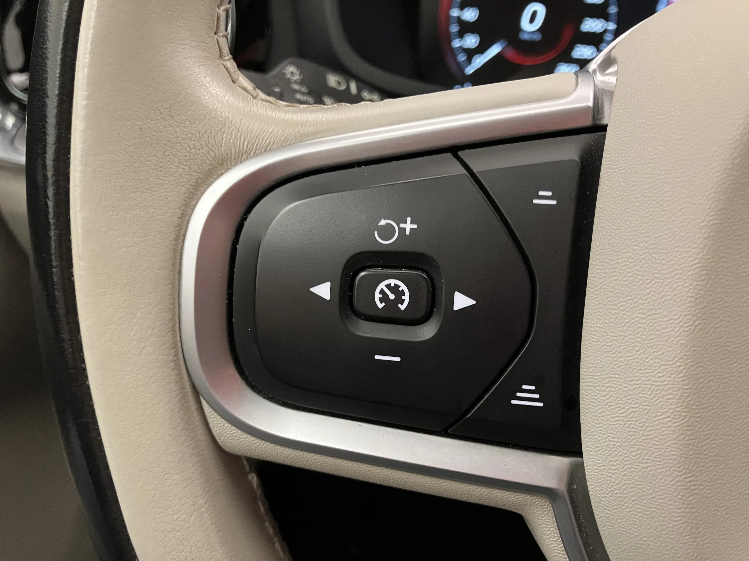 Volvo V60 D3 Momentum Pro Geartronic | Bild 15 von 24