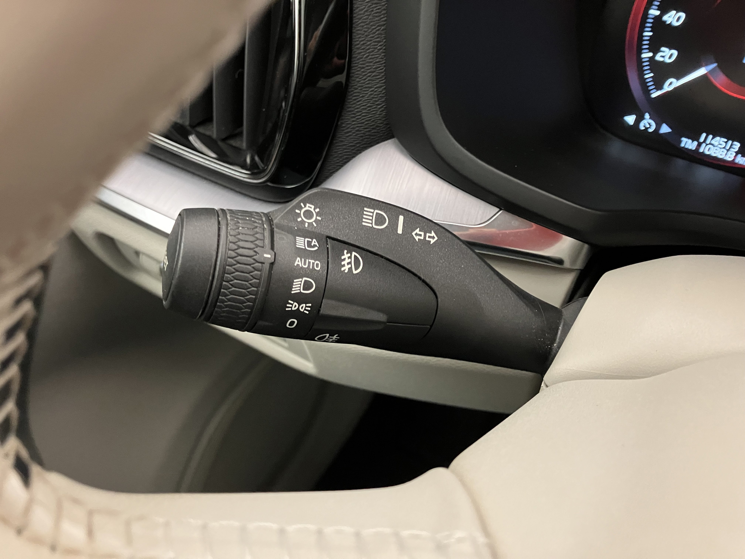 Volvo V60 D3 Momentum Pro Geartronic | Bild 17 von 24