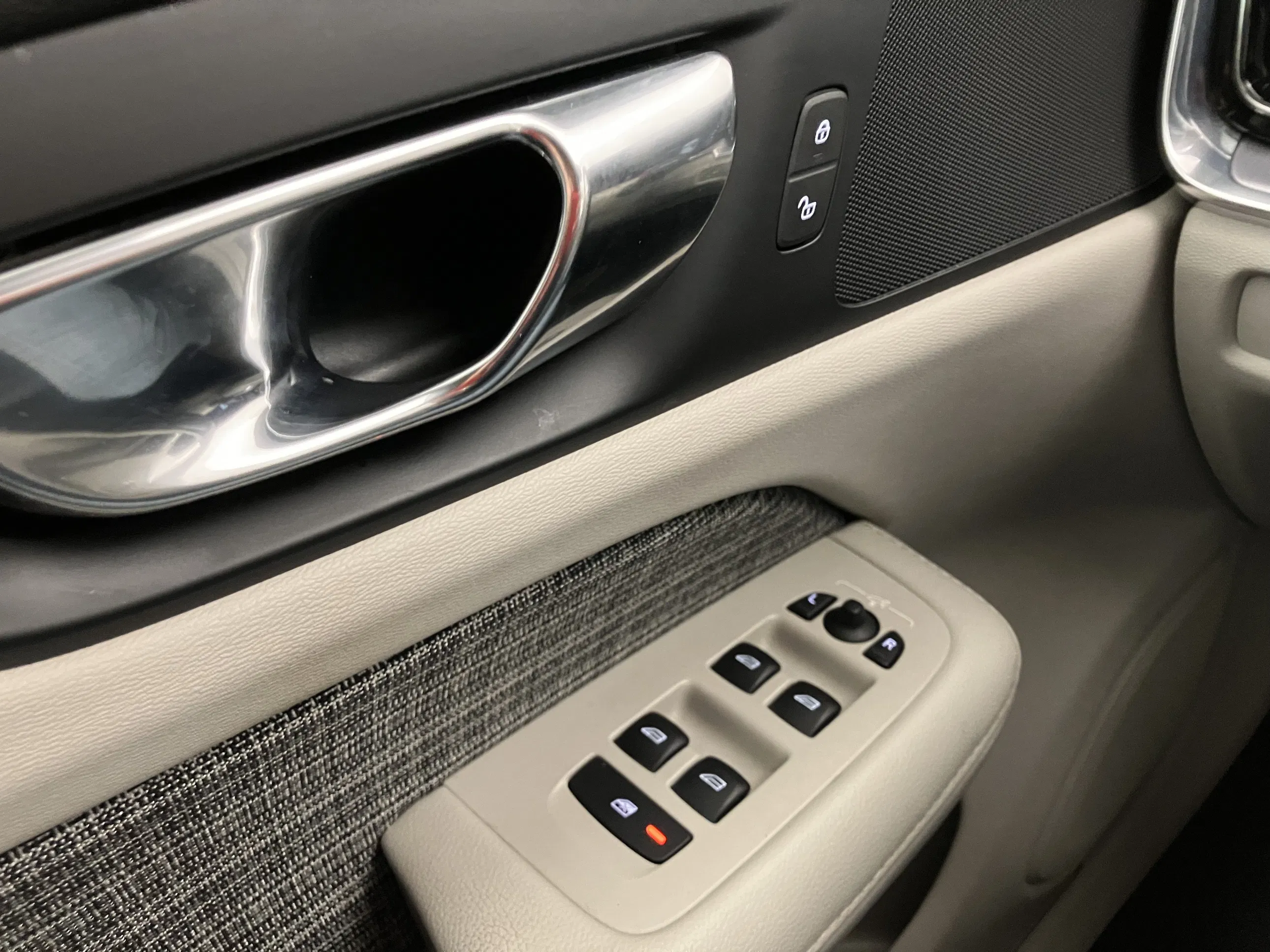 Volvo V60 D3 Momentum Pro Geartronic | Bild 10 von 24